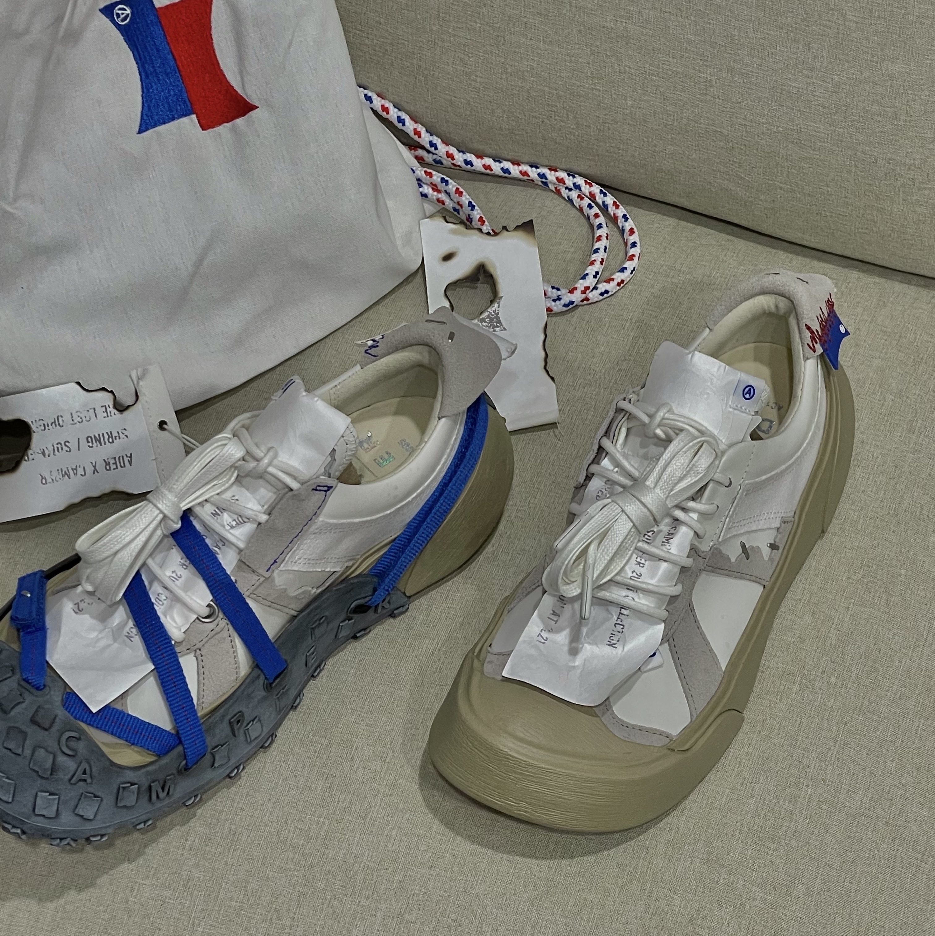 Camper x Ader Error Proto-240-S Cinder German Shoes, Camper x Ader Error Proto-T33-W Dark Grey Shoe Cover 착용 스타일 - 1