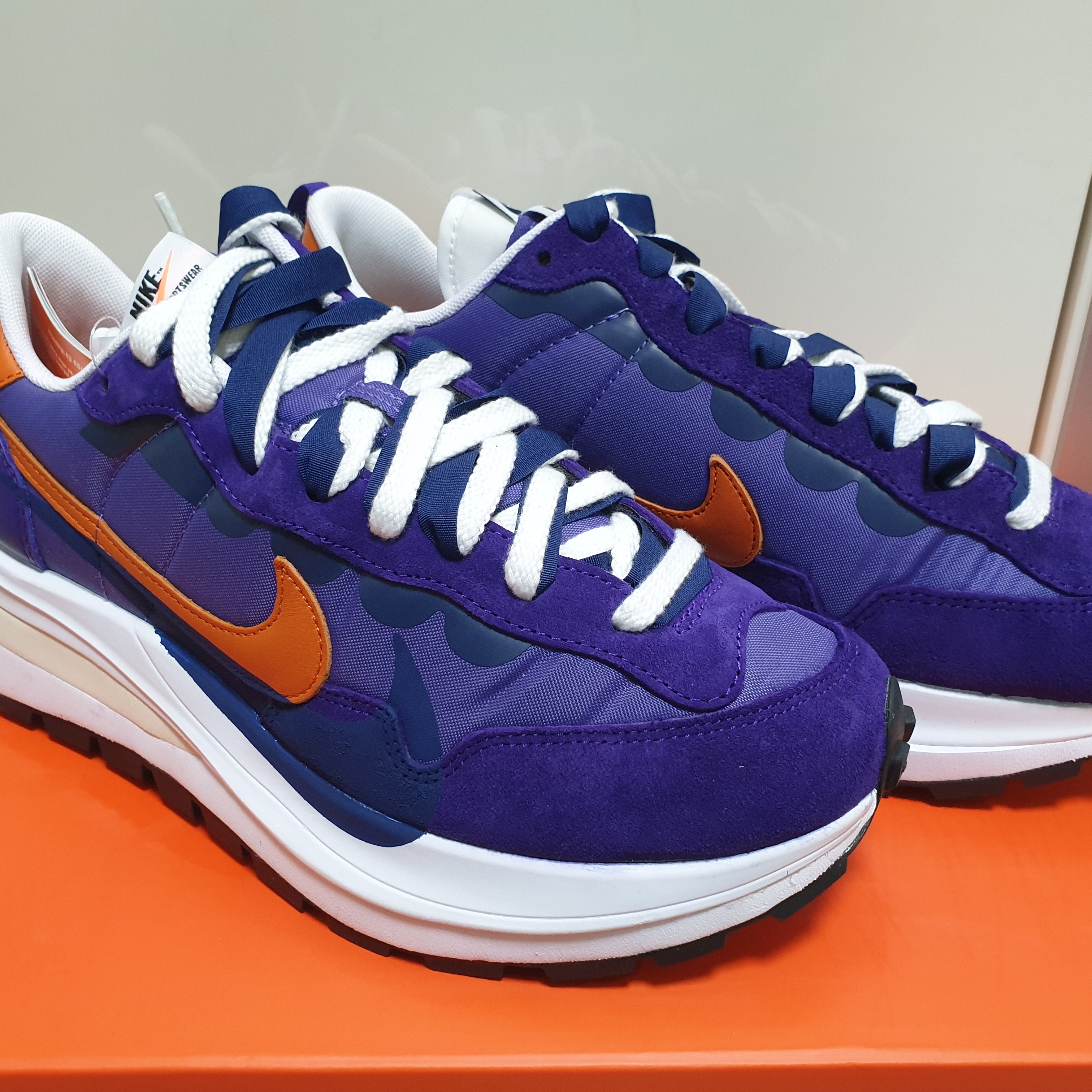 Nike x Sacai VaporWaffle Dark Iris 착용 스타일