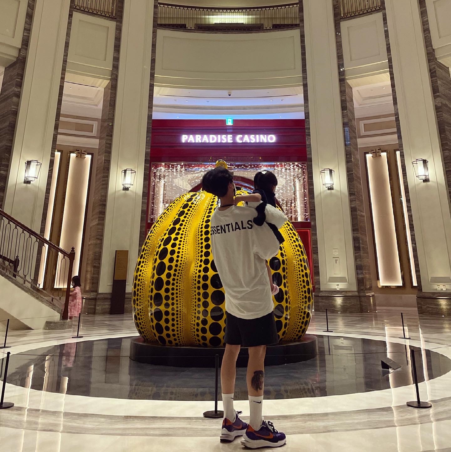 Nike x Sacai VaporWaffle Dark Iris, Essentials Sweatshorts Black 2020 착용 스타일 - 2