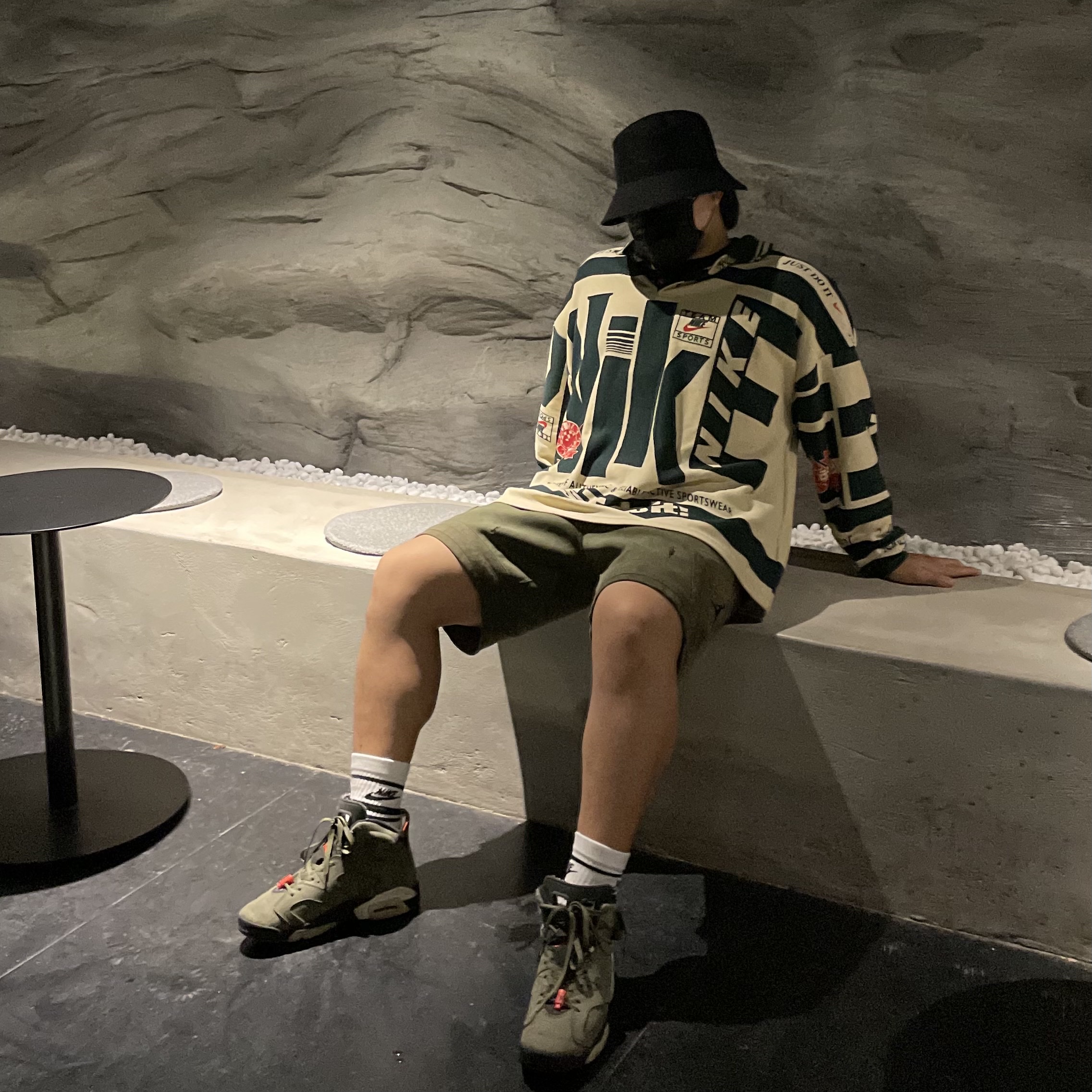 Jordan x Travis Scott Washed Suede Shorts, Jordan 6 x Travis Scott Retro Olive 착용 스타일