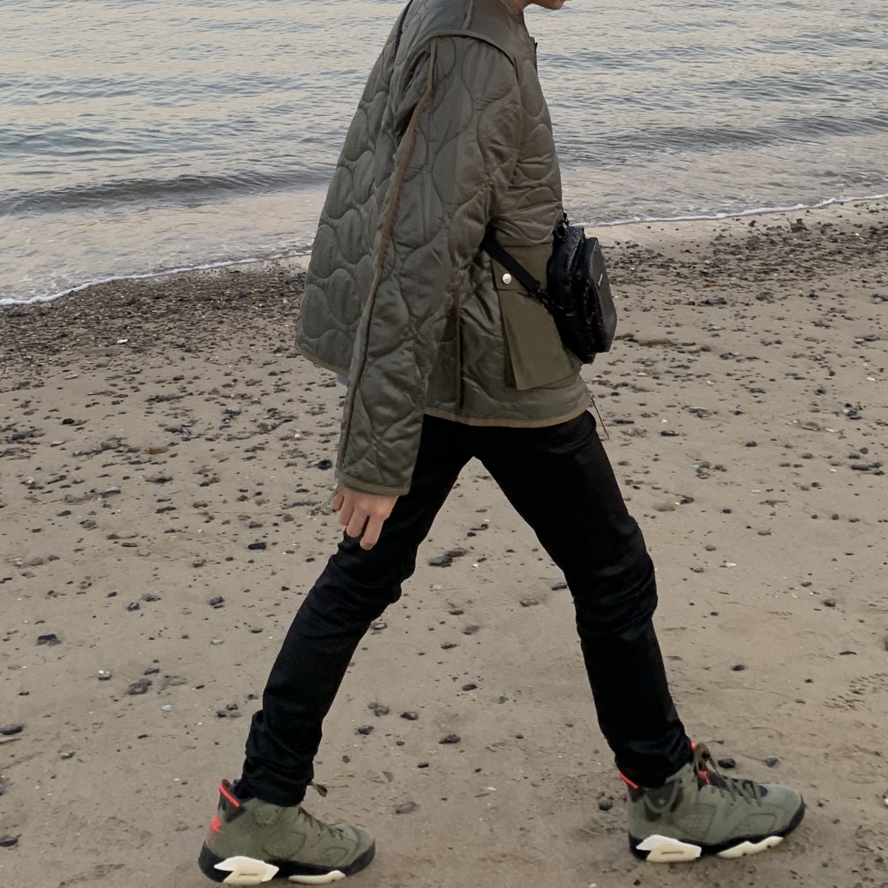Jordan 6 x Travis Scott Retro Olive 착용 스타일