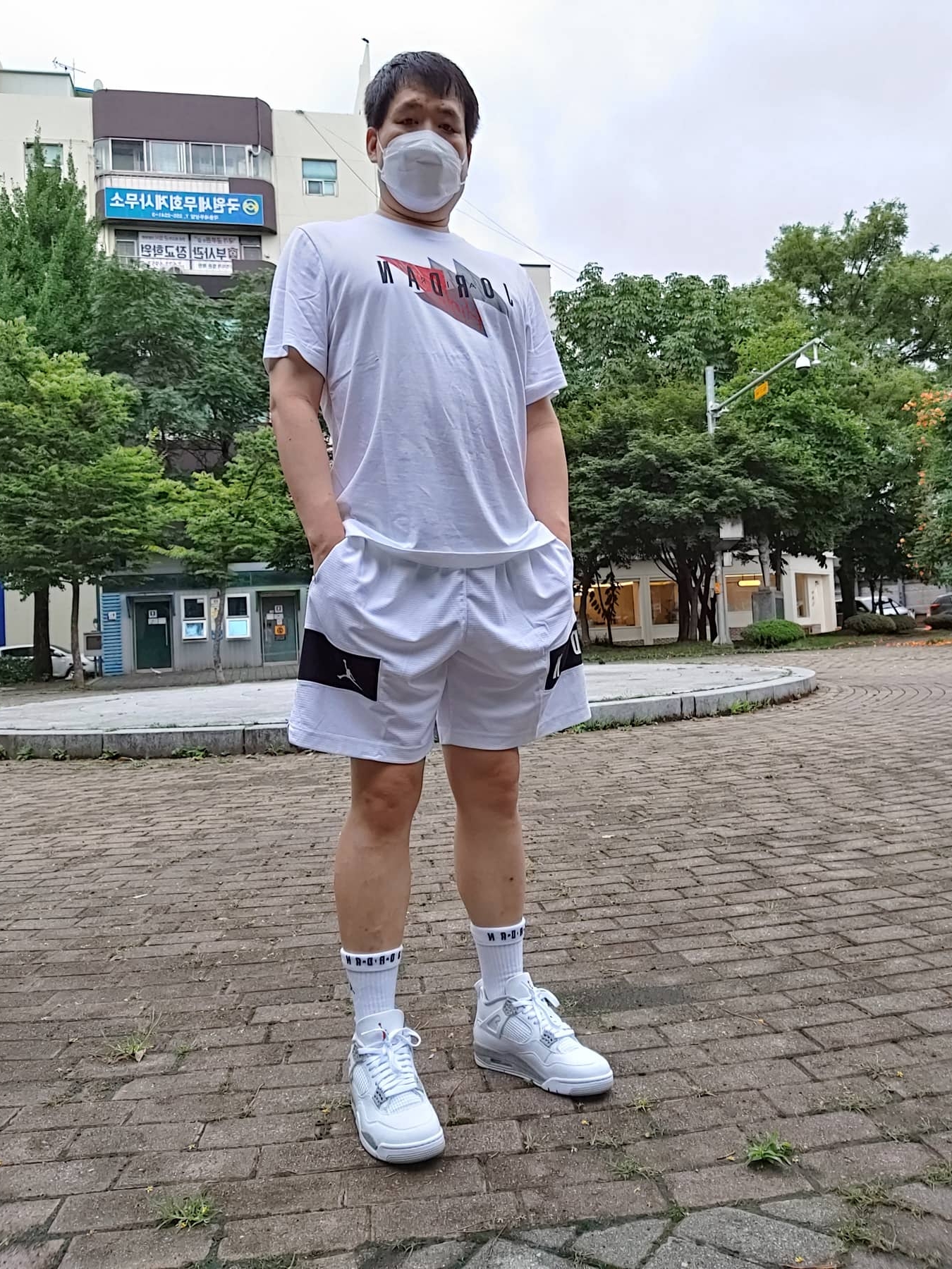 Jordan 4 Retro Tech White 착용 스타일