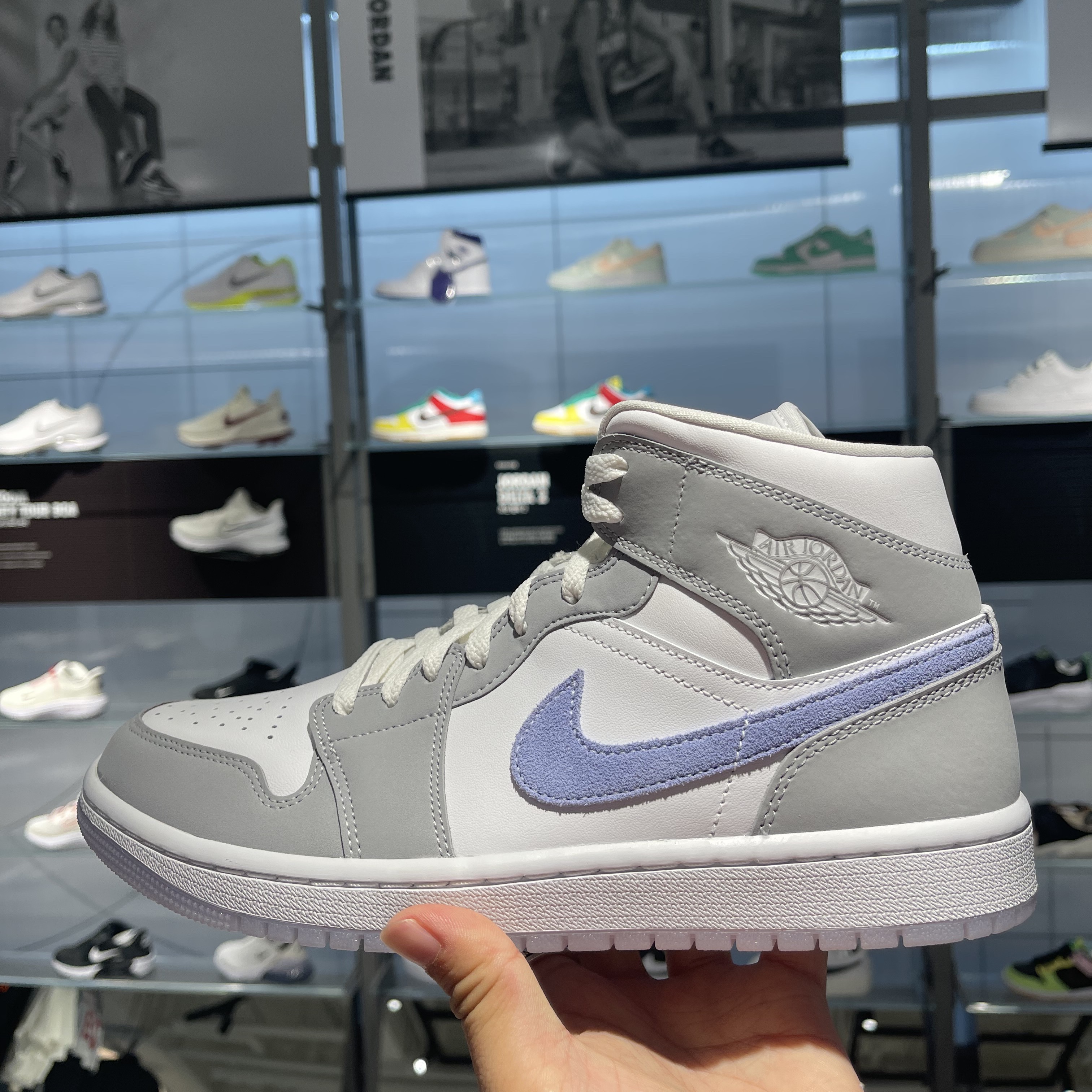 (W) Jordan 1 Mid Wolf Grey, (W) Nike Dunk Low Green Glow 착용 스타일 - 3