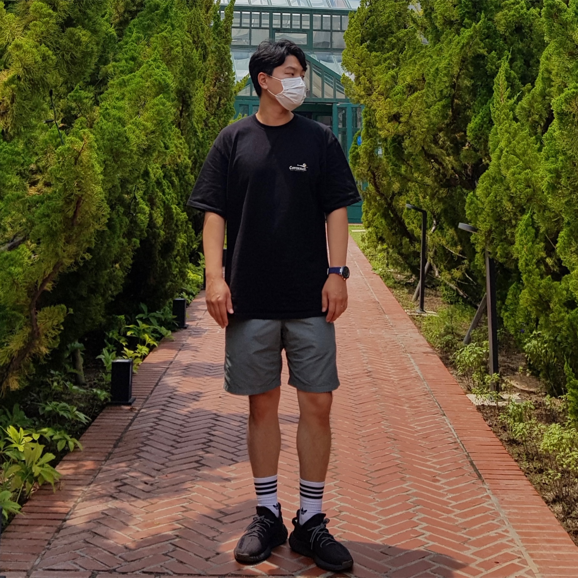 Adidas Yeezy Boost 350 V2 Cinder 착용 스타일