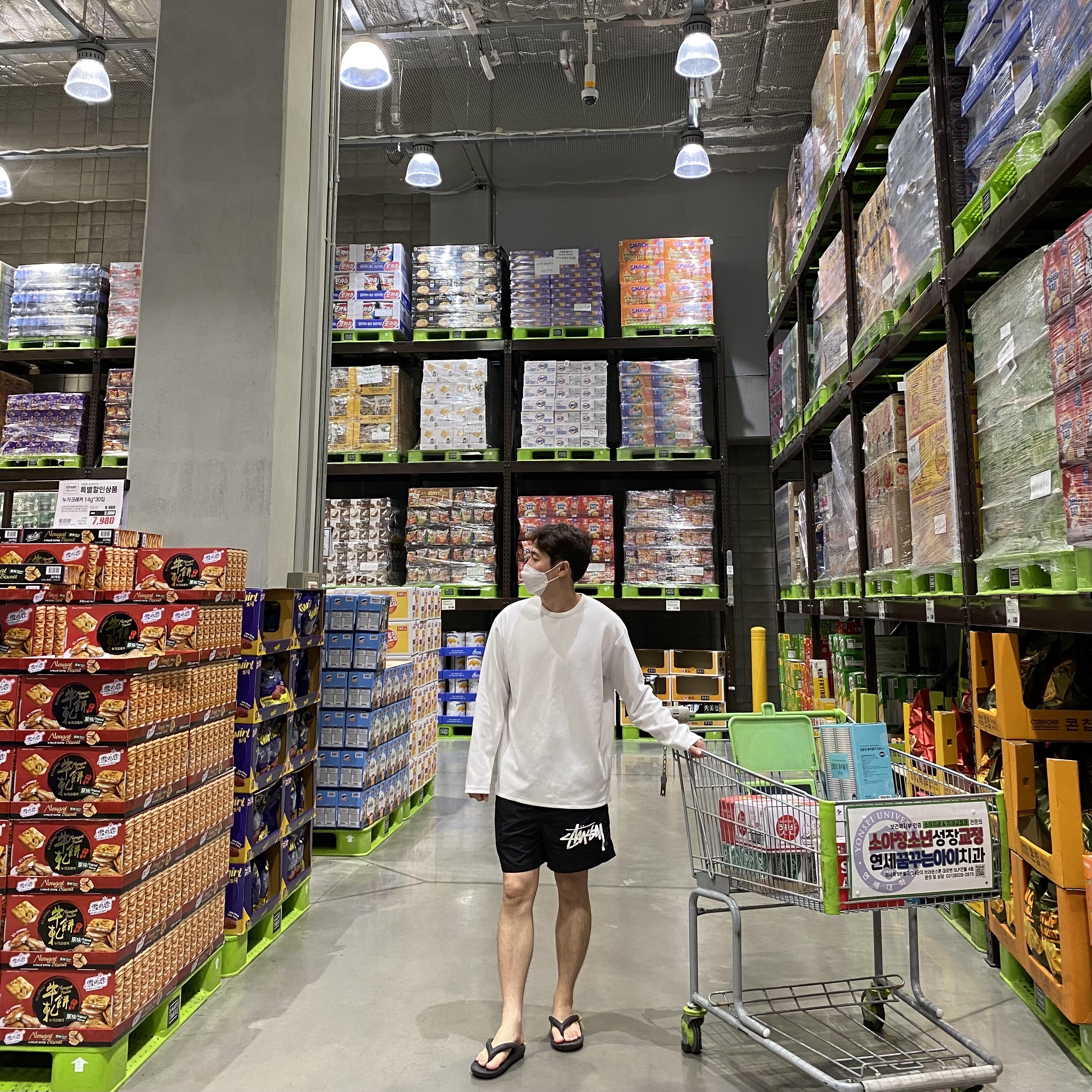 Nike x Stussy Water Shorts Off Noir, New Balance x Taw&Toe Flip Flop Black 착용 스타일
