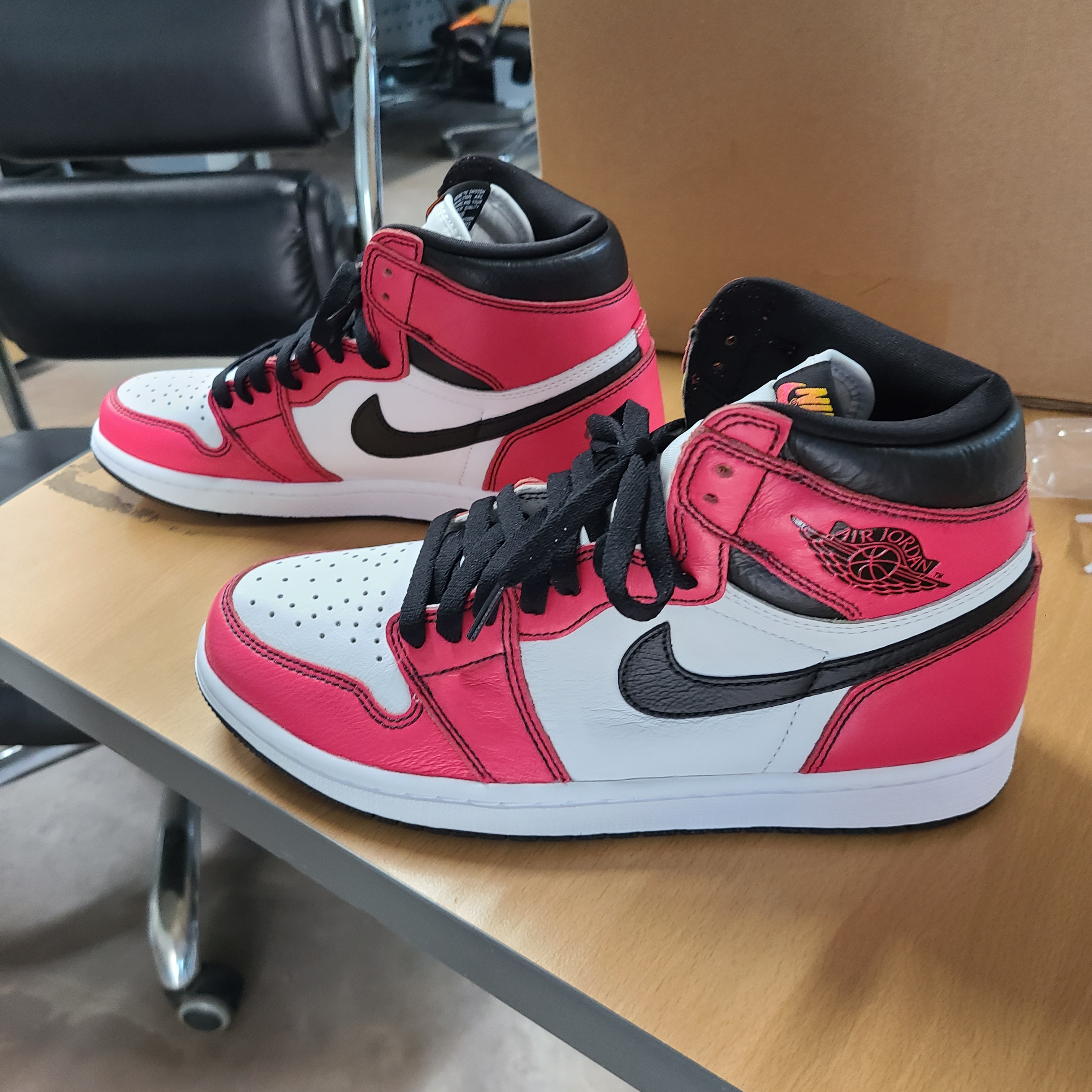 Jordan 1 Retro High OG Light Fusion Red 착용 스타일 - 1