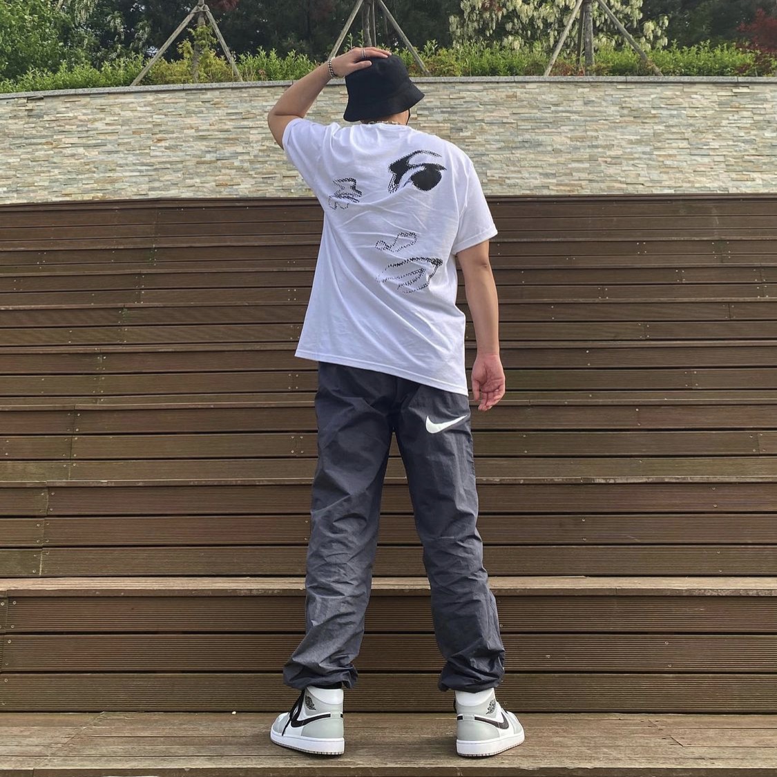 Jordan 1 Mid Light Smoke Grey, Nike x Stussy Beach Pants Off Noir 착용 스타일