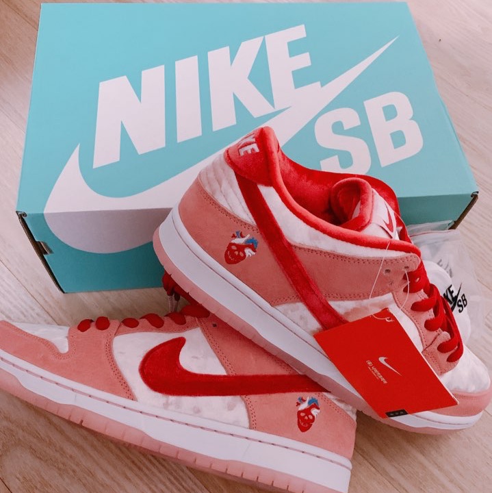 Nike x StrangeLove SB Dunk Low Pink (Regular Box), Nike x Sacai LDWaffle Summit White 착용 스타일 - 1