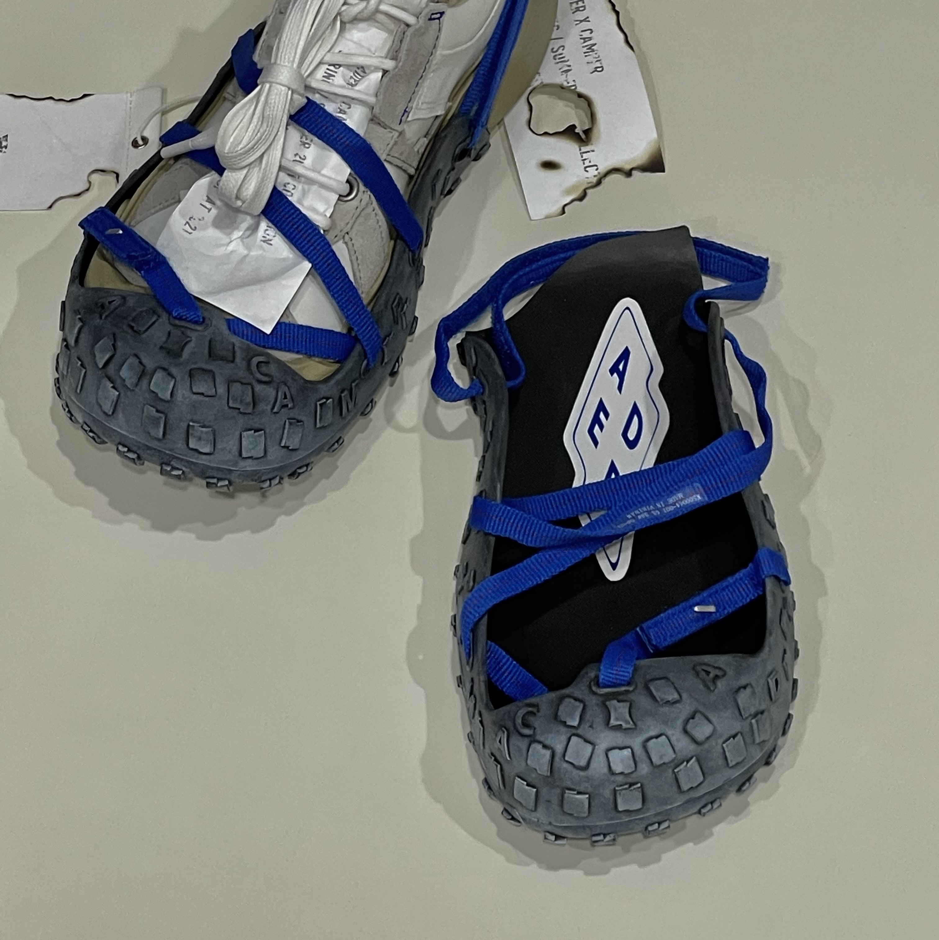 Camper x Ader Error Proto-240-S Cinder German Shoes, Camper x Ader Error Proto-T33-W Dark Grey Shoe Cover 착용 스타일 - 4