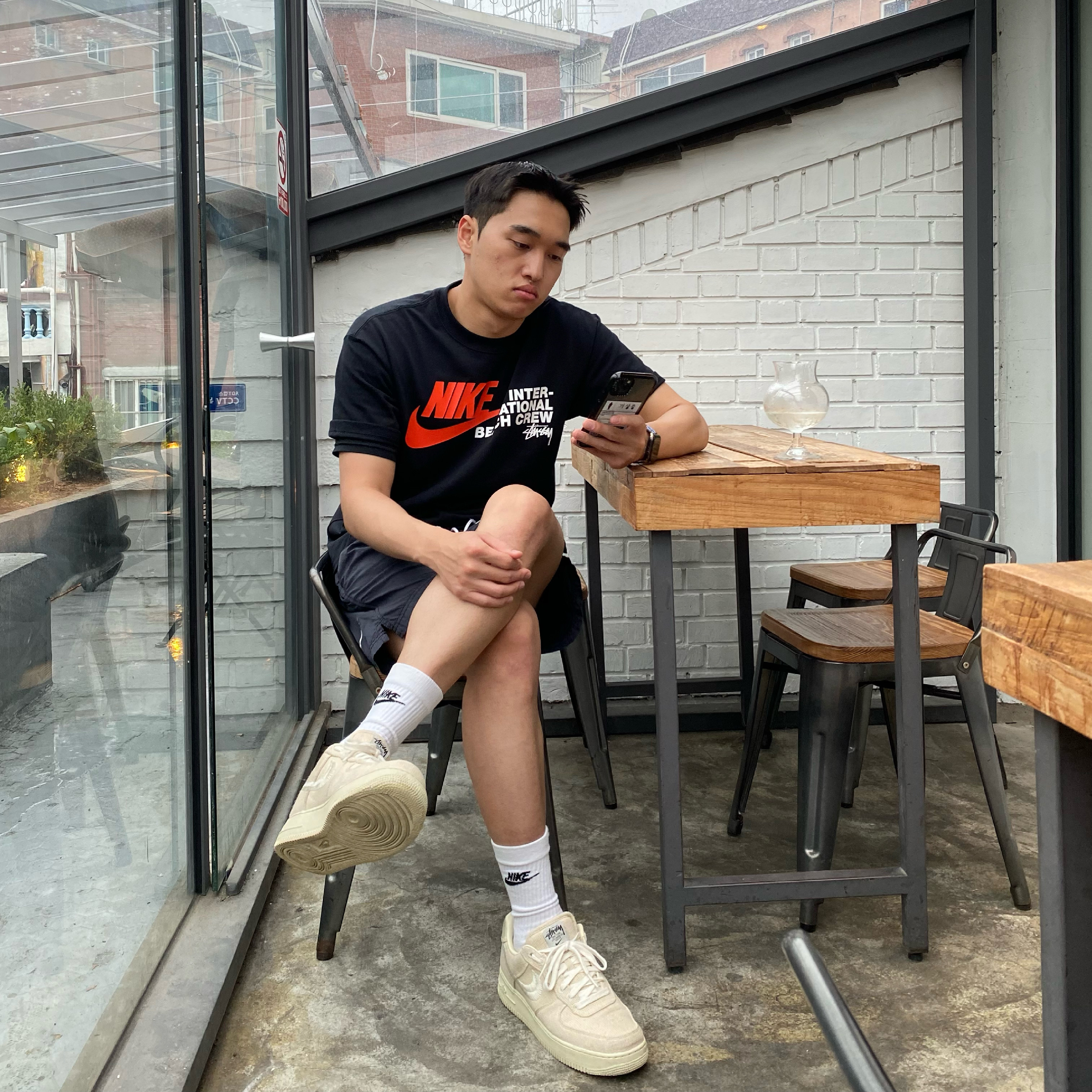 Nike x Stussy Water Shorts Off Noir, Nike x Stussy Air Force 1 Low Fossil 착용 스타일