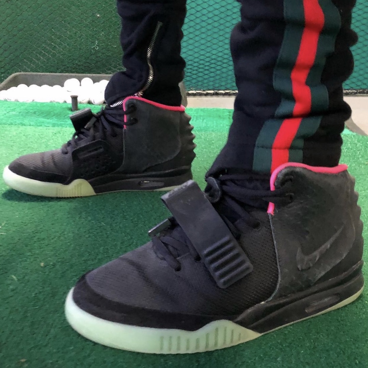 Nike Air Yeezy 2 Solar Red 착용 스타일
