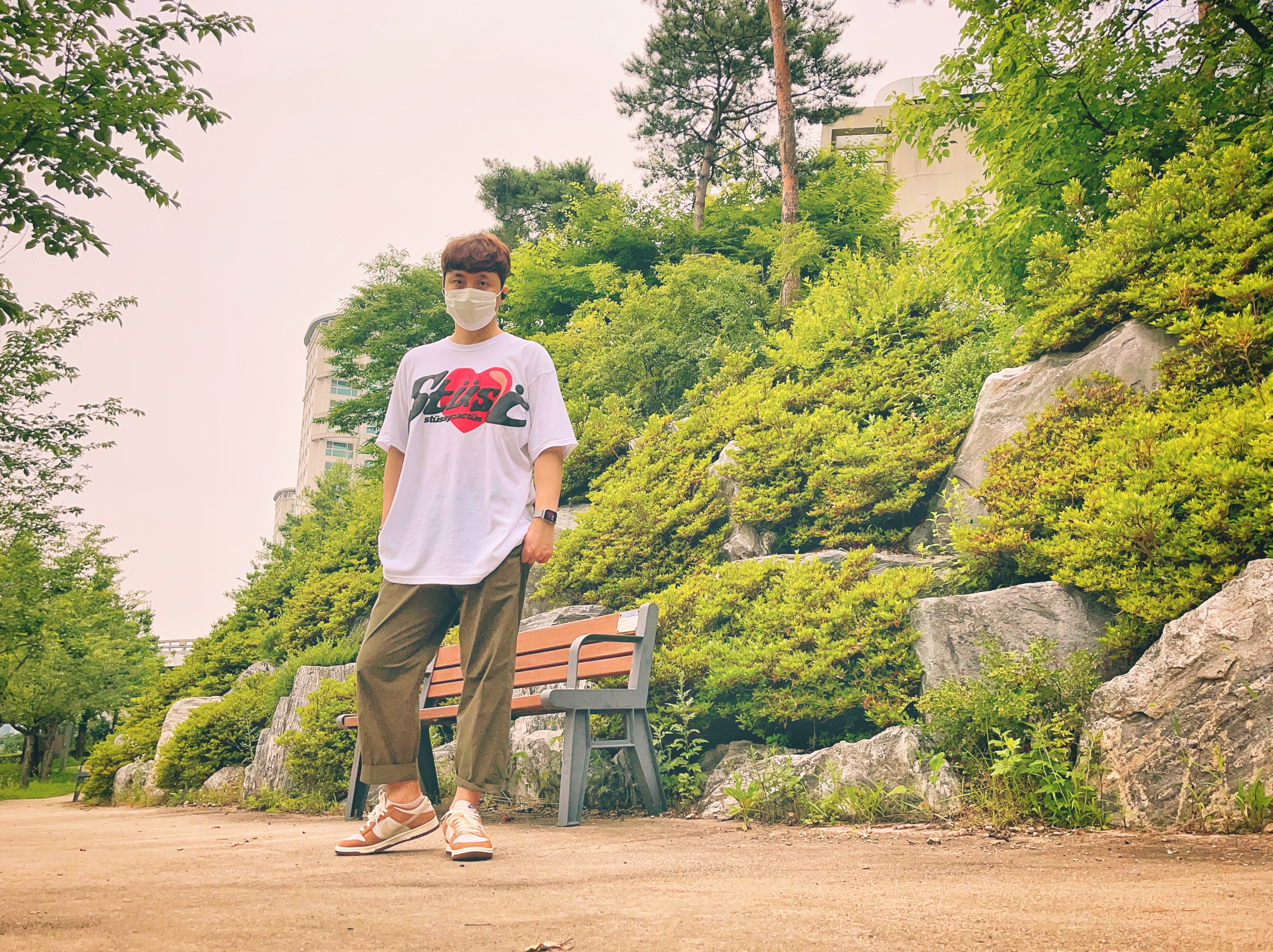 Stussy x Cactus Plant Flea Market Heart T-Shirt, Nike Dunk Low Pro Premium Medium Curry 착용 스타일