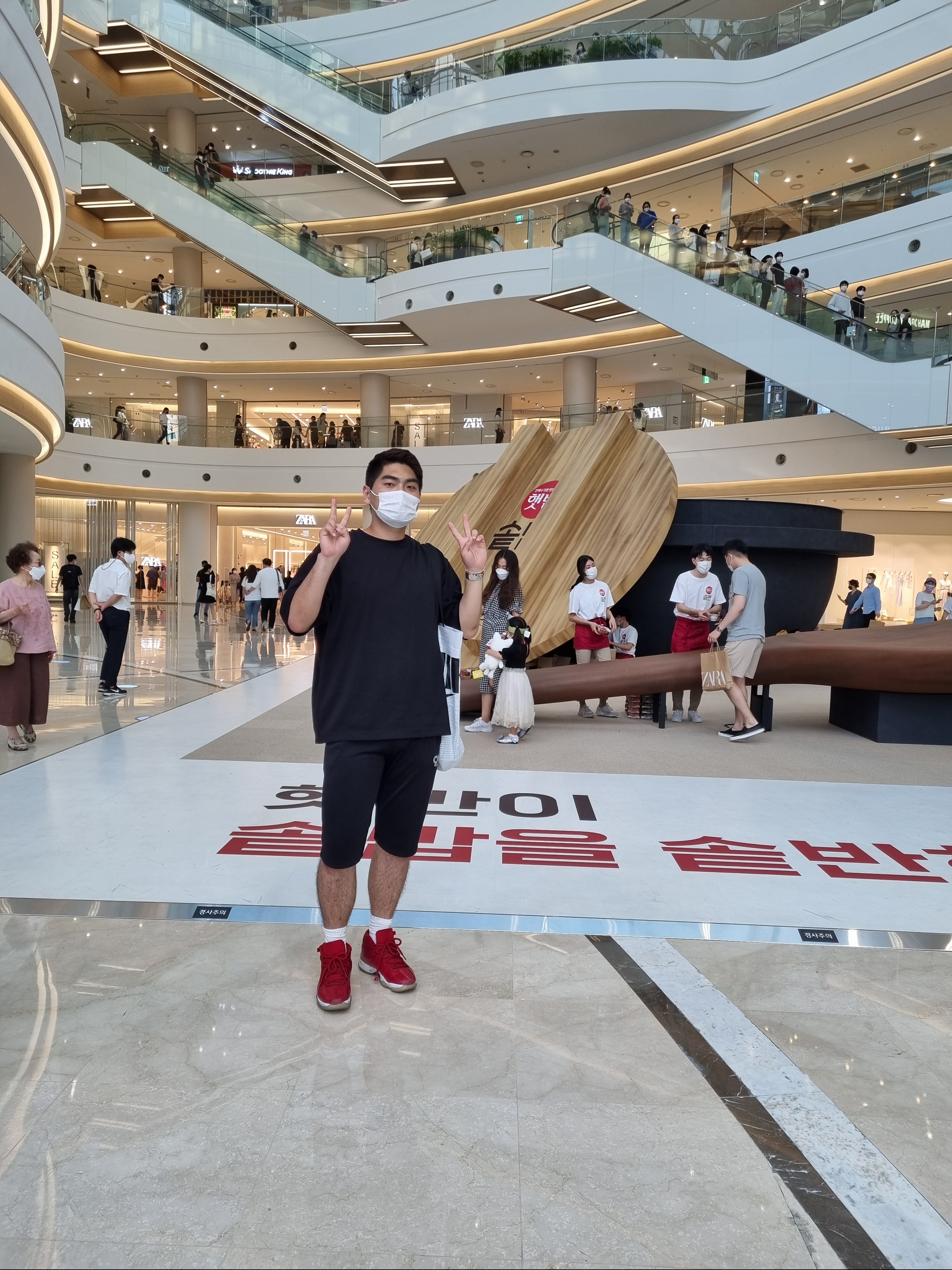 Jordan 11 Retro Win Like 96 Gym Red 착용 스타일 - 3