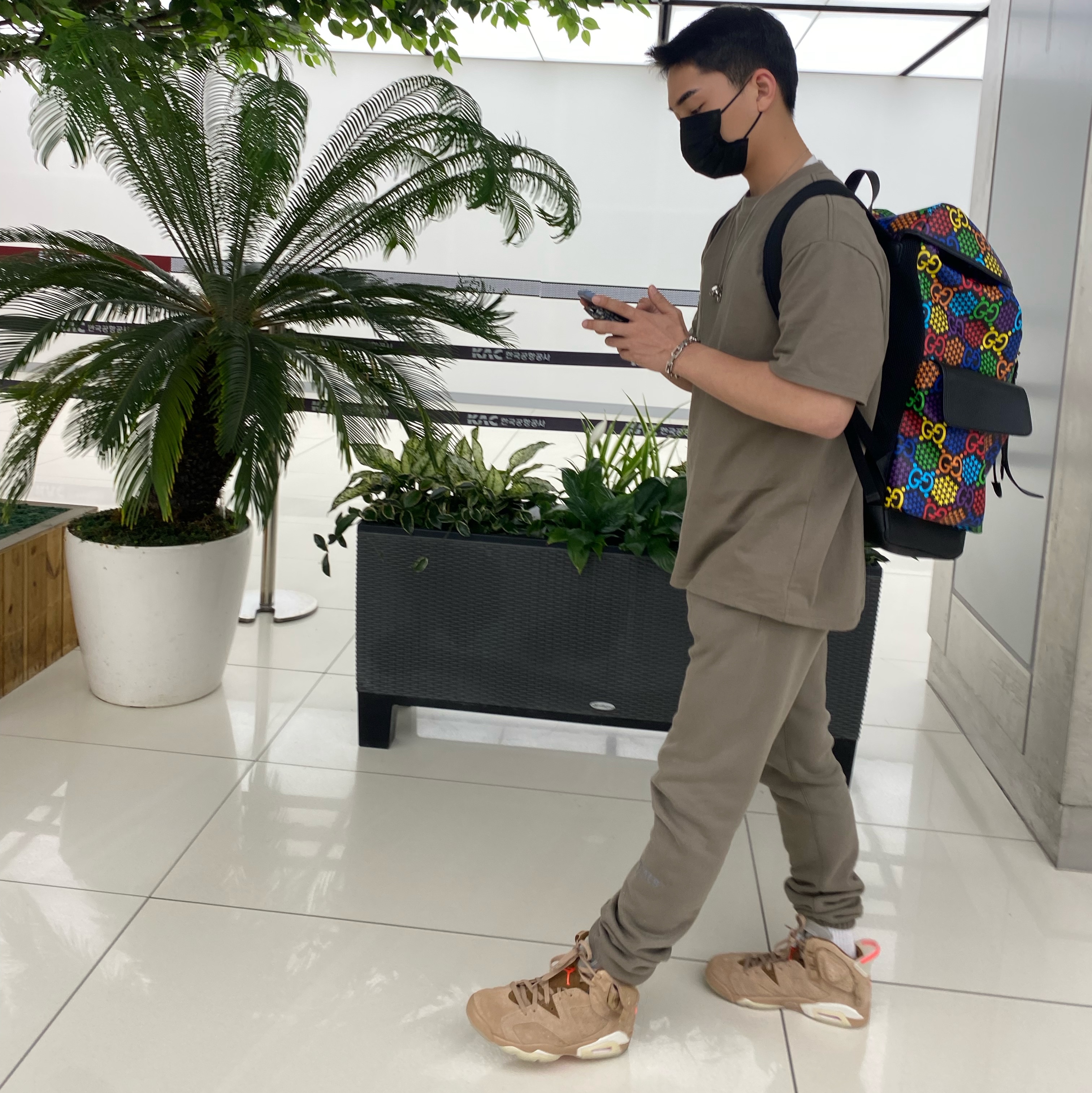 Jordan 6 x Travis Scott Retro SP British Khaki, Essentials Sweatpants Taupe - 21SS 착용 스타일