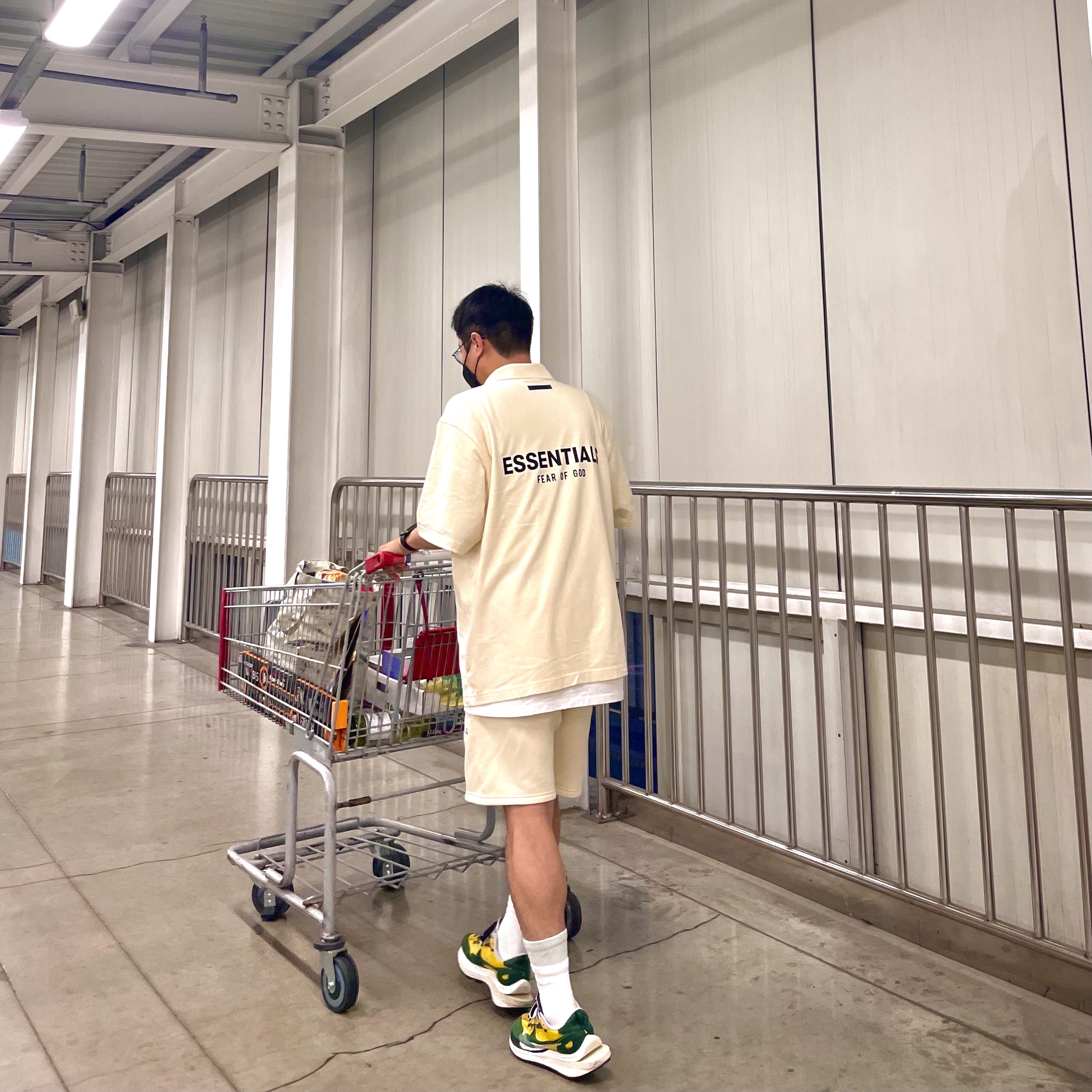 Nike x Sacai VaporWaffle Tour Yellow & Gorge Green Sail, Essentials Sweatshorts Cream - 21SS 착용 스타일