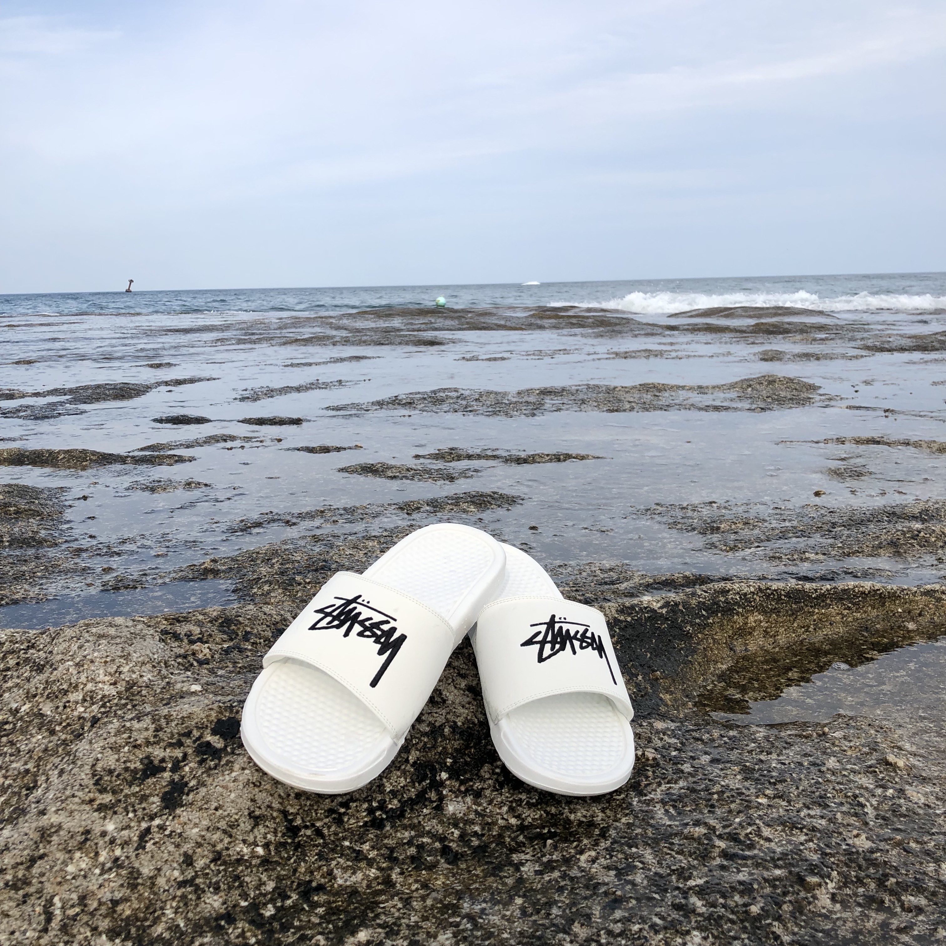 Nike x Stussy Benassi Slide Sail 착용 스타일
