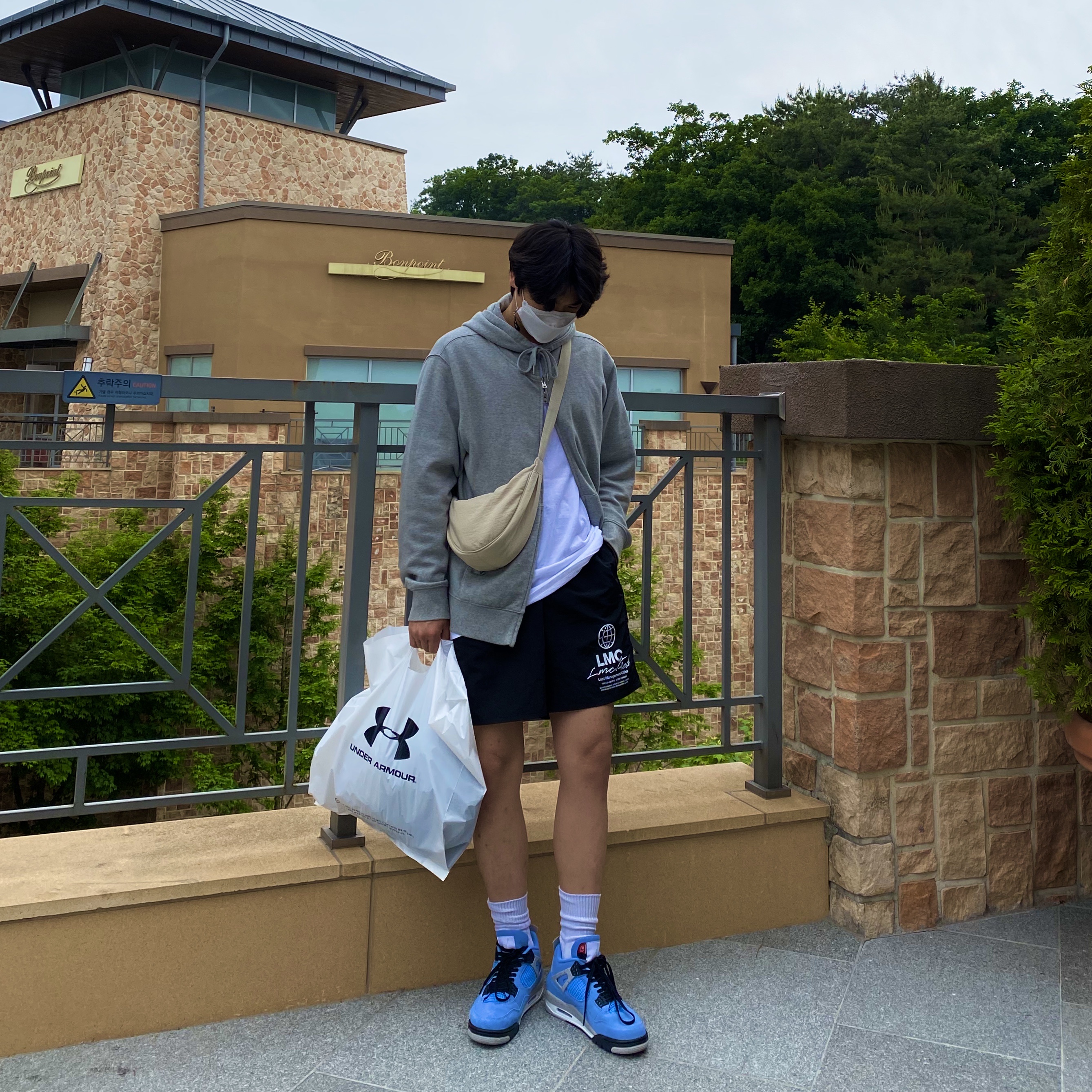 Jordan 4 Retro University Blue 착용 스타일