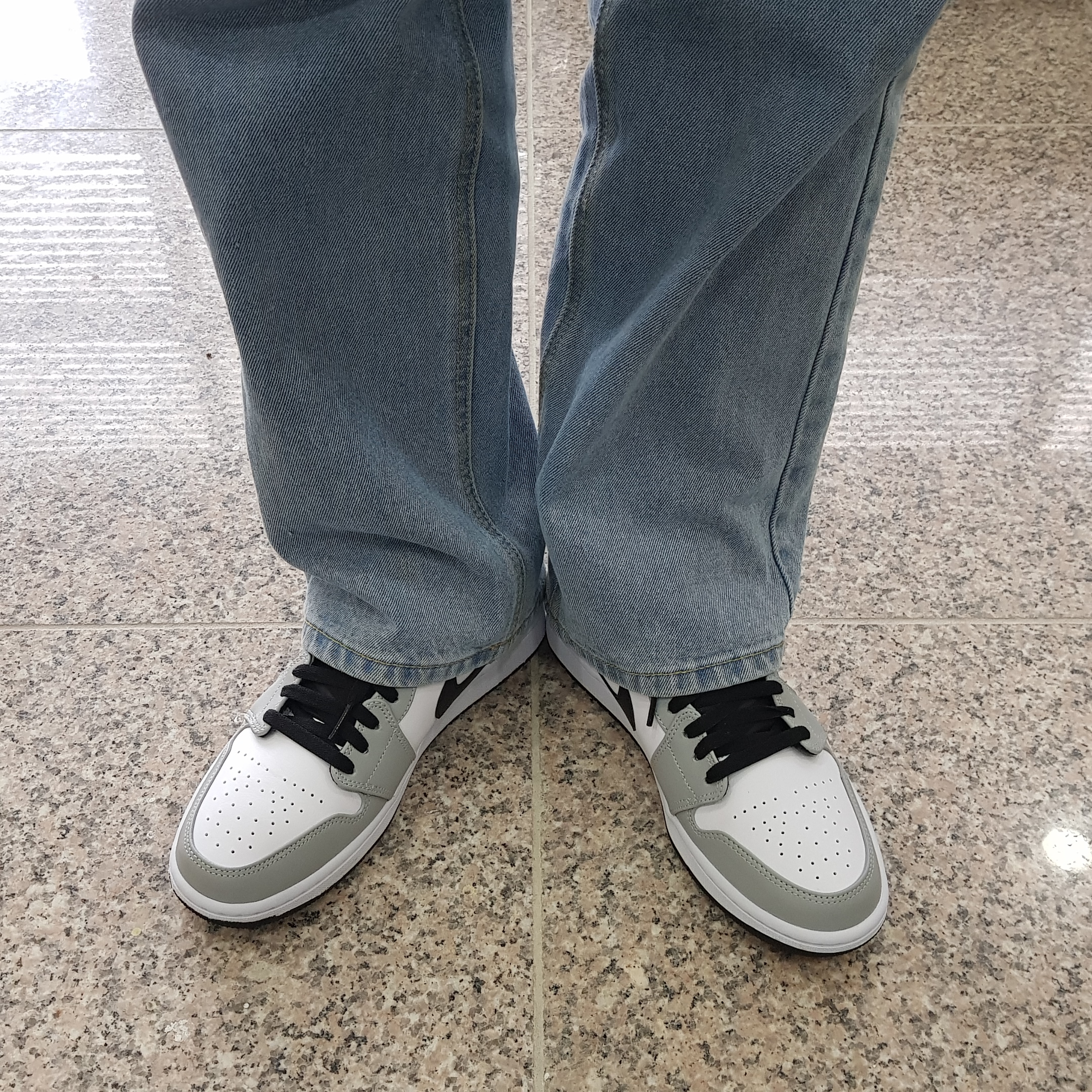 Jordan 1 Low Light Smoke Grey 착용 스타일 - 2
