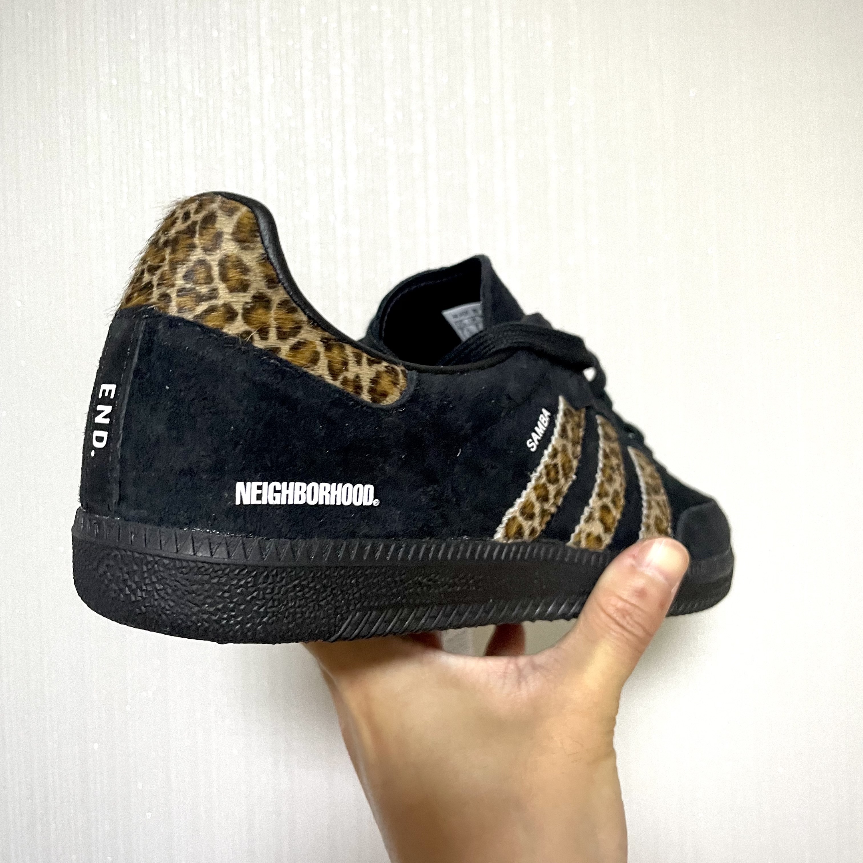 Adidas x END. x Neighborhood Samba Black Leopard 착용 스타일 - 2