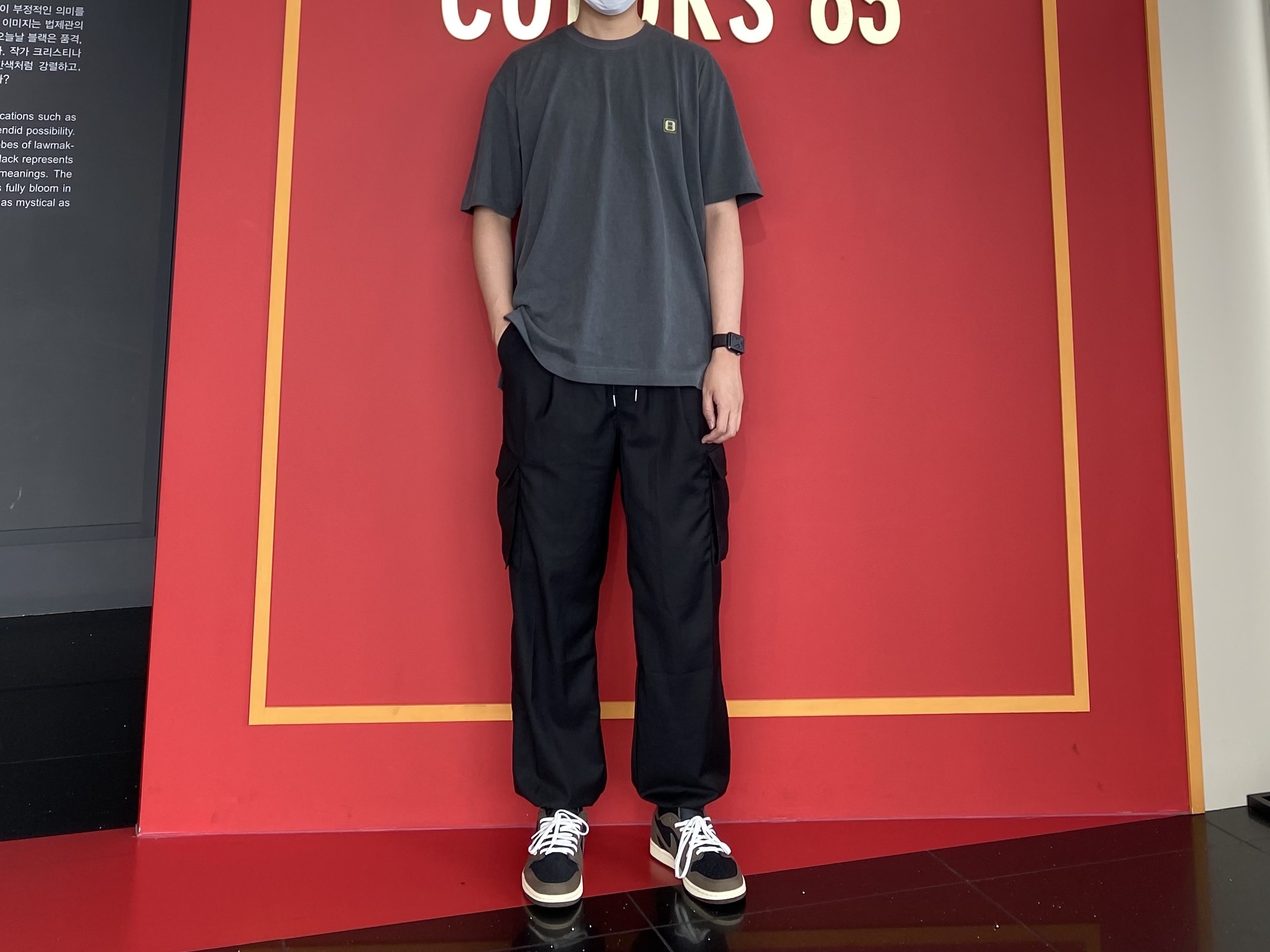 Jordan 1 x Travis Scott Retro Low OG SP Mocha 착용 스타일 - 2