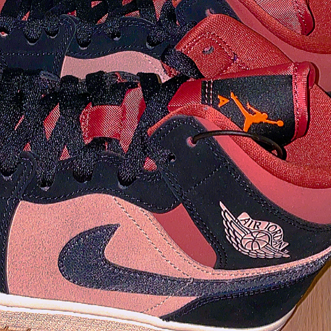 (W) Jordan 1 Mid Burgundy Dusty Pink 착용 스타일 - 2