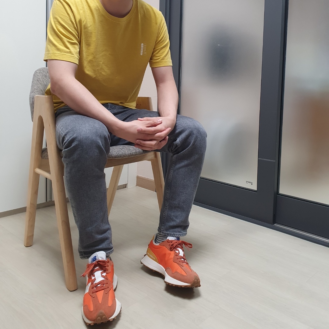 New Balance 327 Orange 착용 스타일