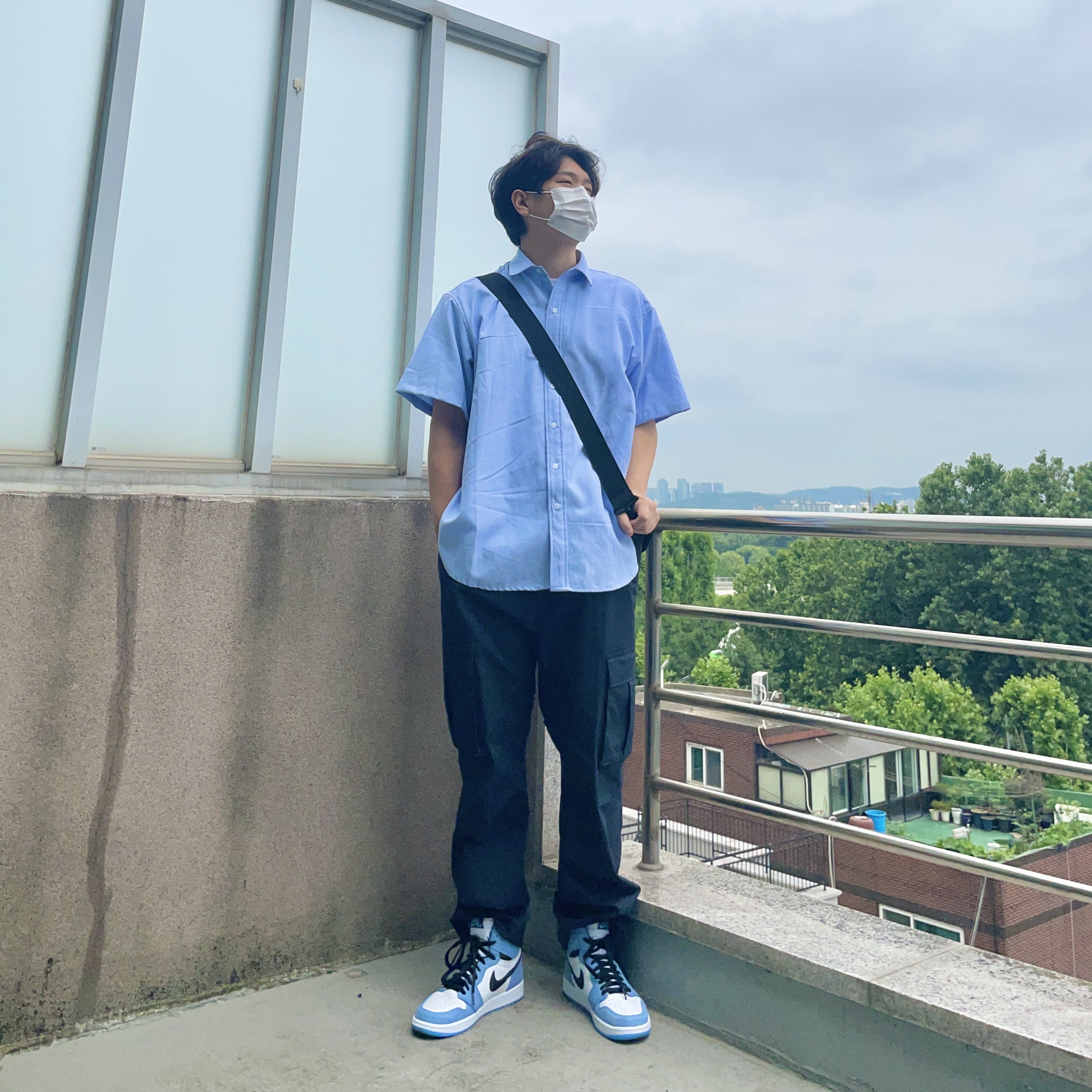 Jordan 1 Retro High OG University Blue 착용 스타일 - 1