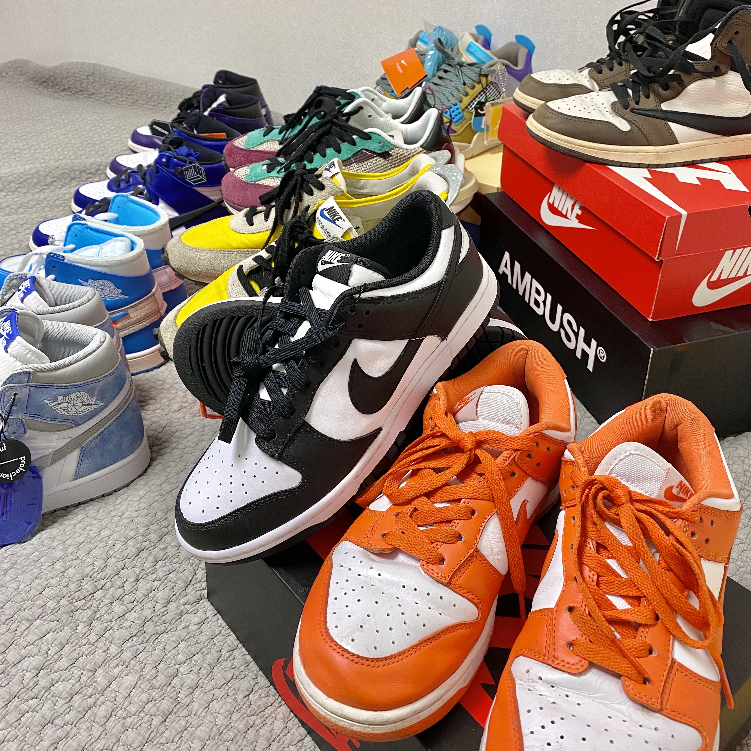 Jordan 1 Retro High OG Hyper Royal, Nike x Ambush Dunk High Deep Royal Blue 착용 스타일 - 2