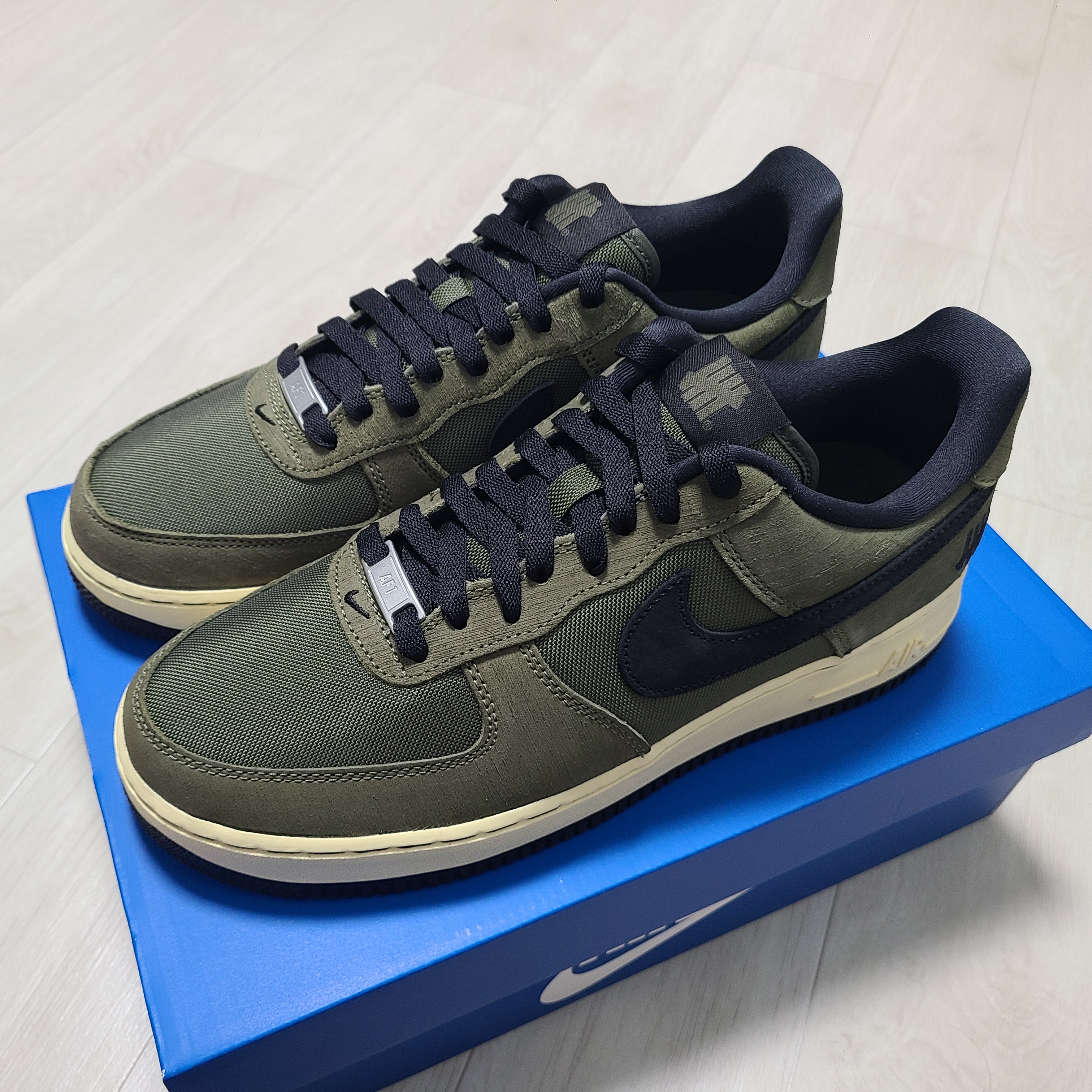 Nike x Undefeated Air Force 1 Low SP Ballistic 착용 스타일 - 2