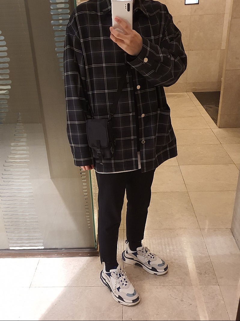 (W) Balenciaga Triple S Trainer White Navy Purple 착용 스타일