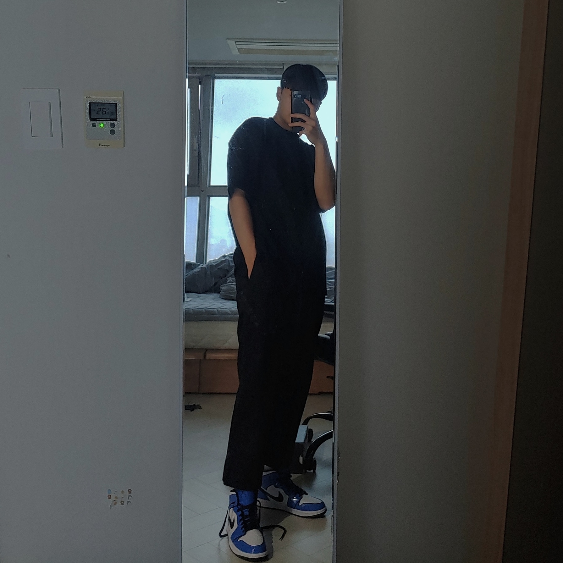 Jordan 1 Mid SE Signal Blue 착용 스타일