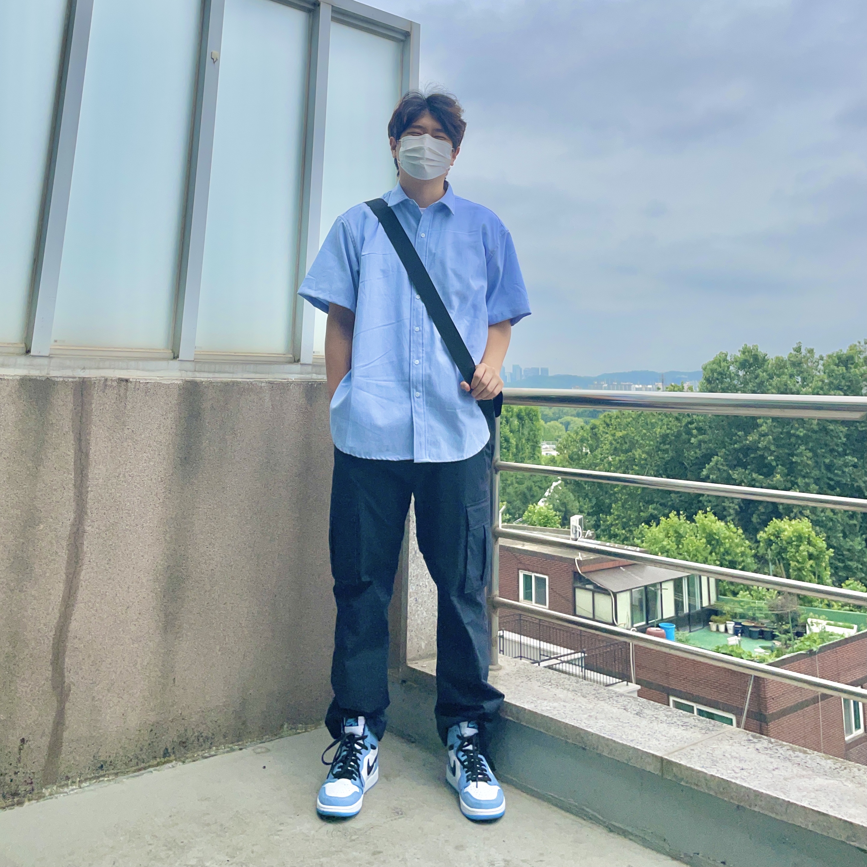 Jordan 1 Retro High OG University Blue 착용 스타일 - 2