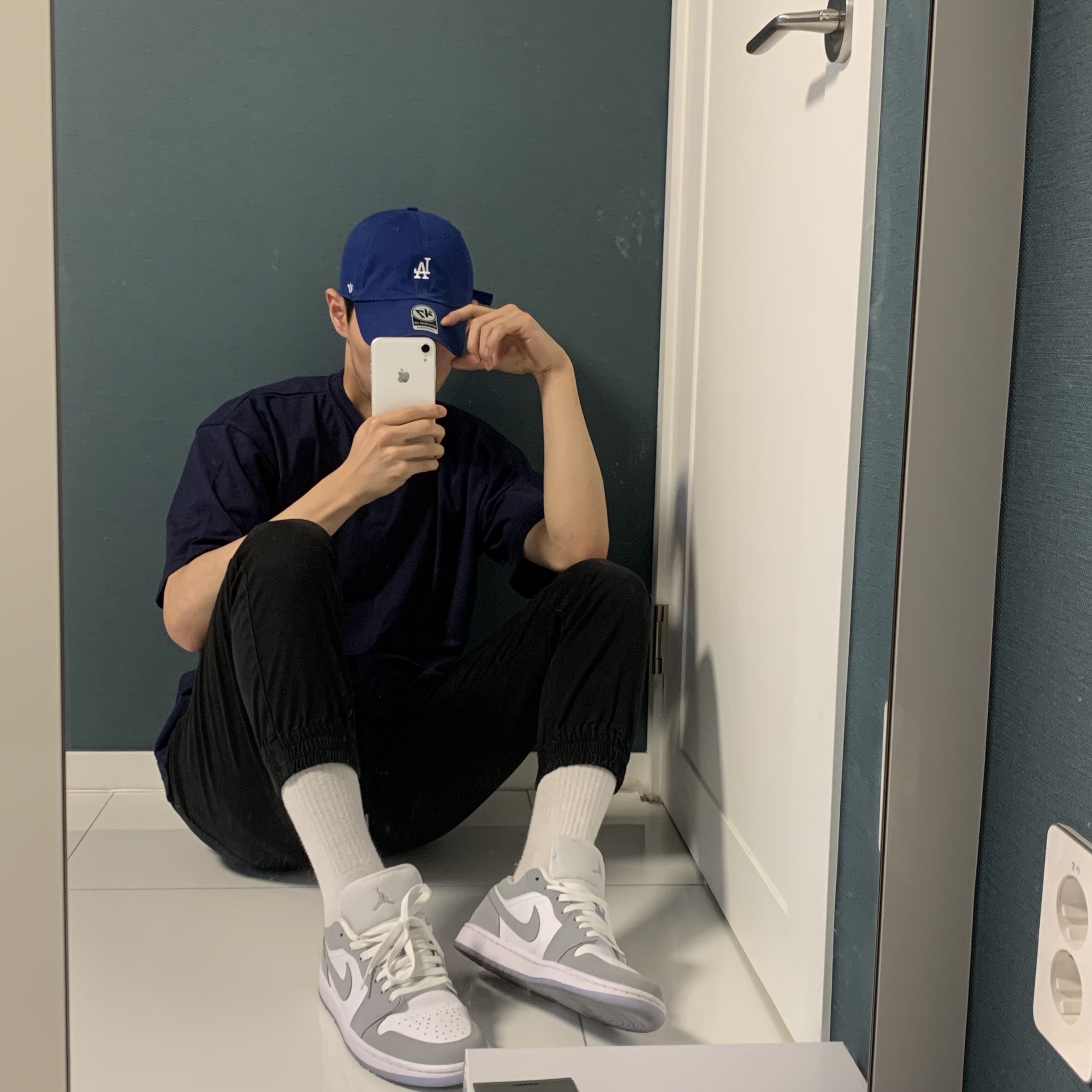 (W) Jordan 1 Low White Wolf Grey 착용 스타일 - 2