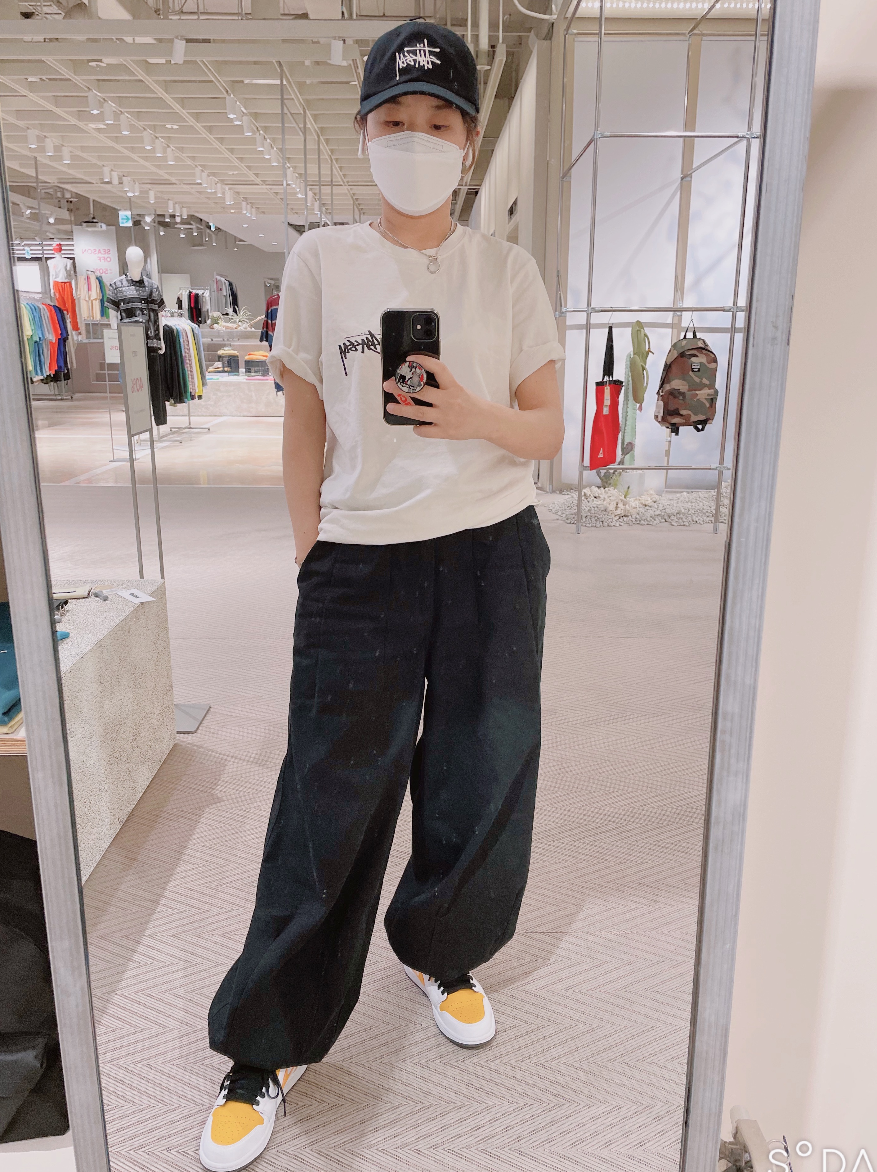 Stussy Painter Dyed T-Shirt Natural 착용 스타일 - 1