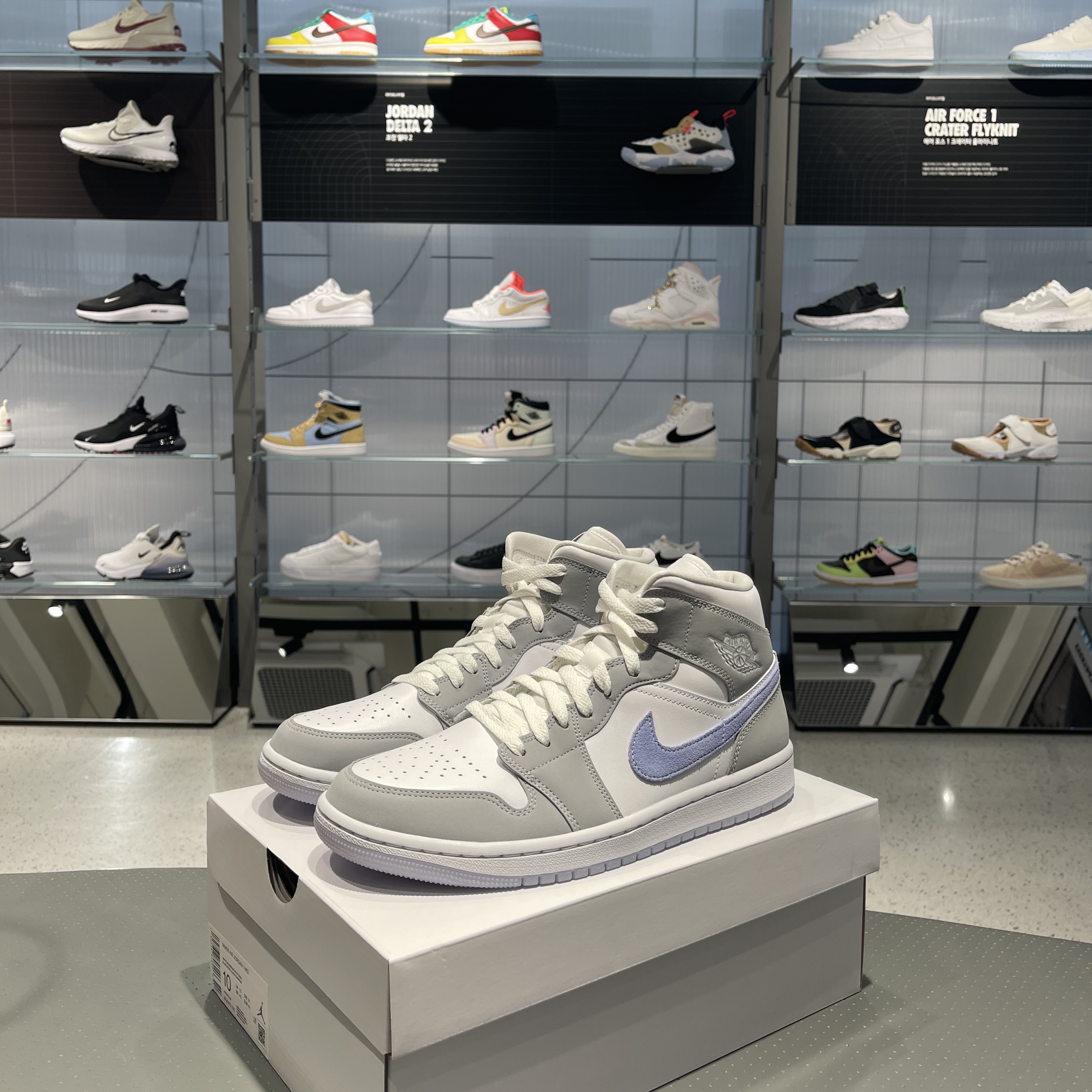 (W) Jordan 1 Mid Wolf Grey, (W) Nike Dunk Low Green Glow 착용 스타일 - 2