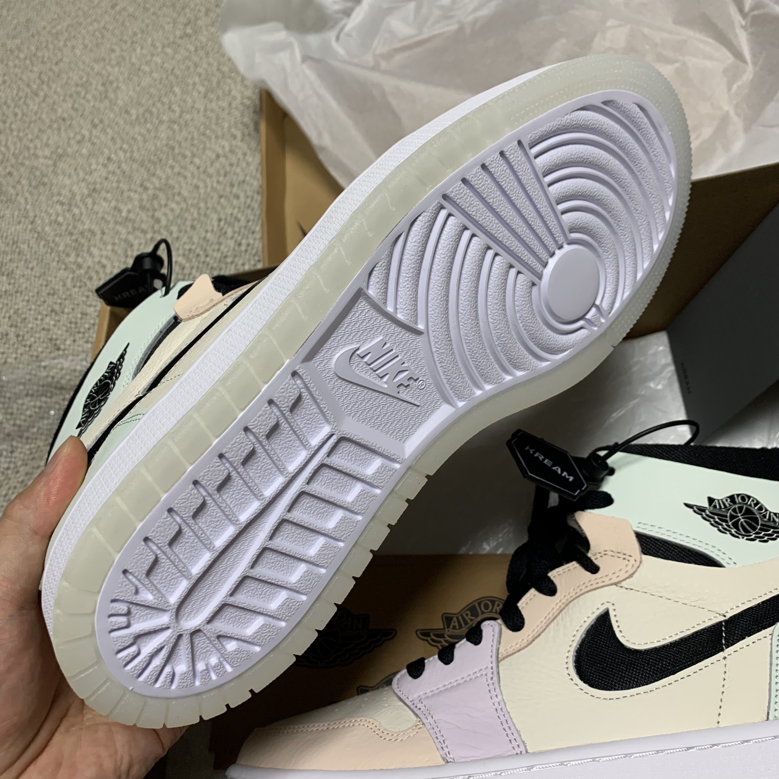 (W) Jordan 1 Zoom Air CMFT Pale Ivory 착용 스타일 - 4