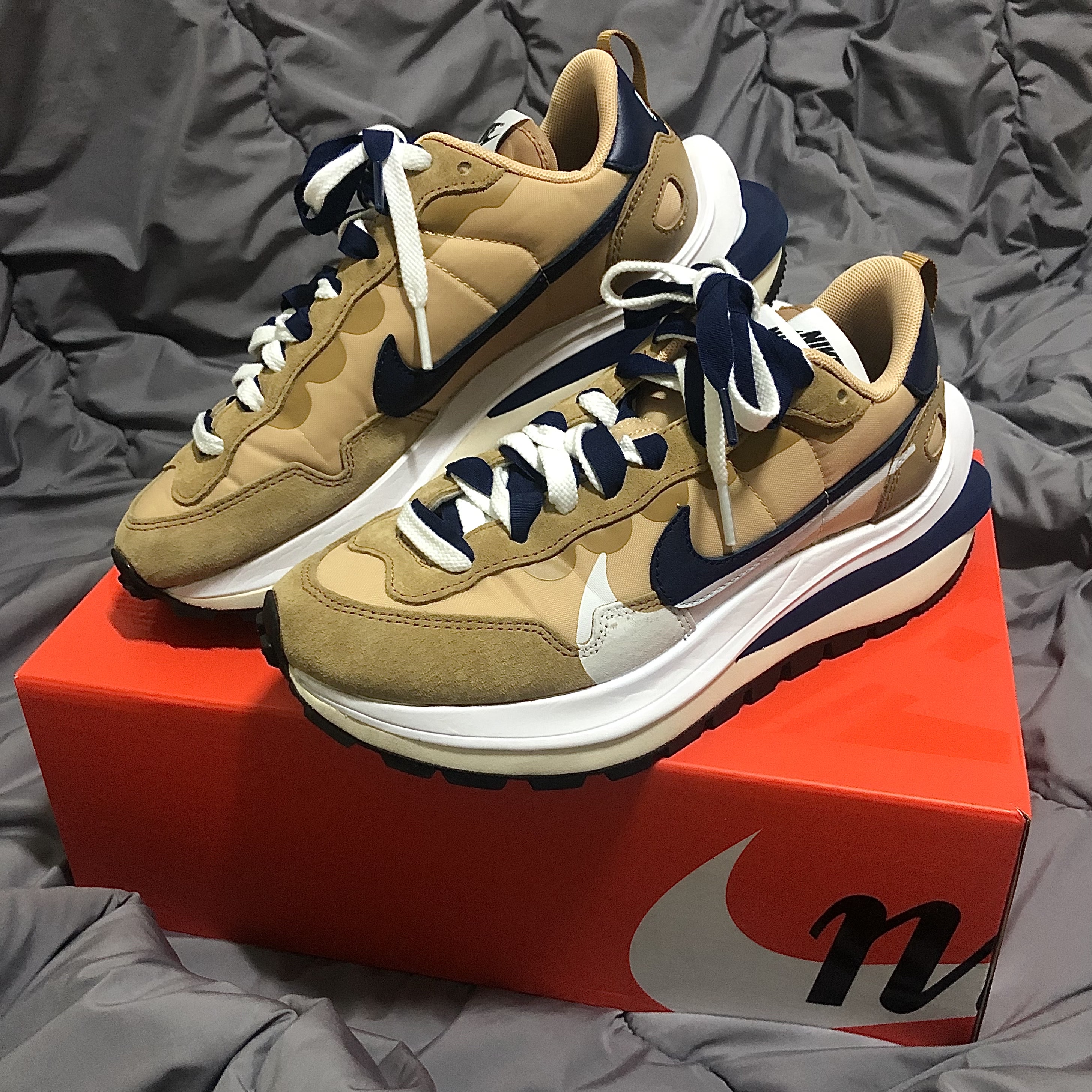 Nike x Sacai VaporWaffle Sesame and Blue Void 착용 스타일