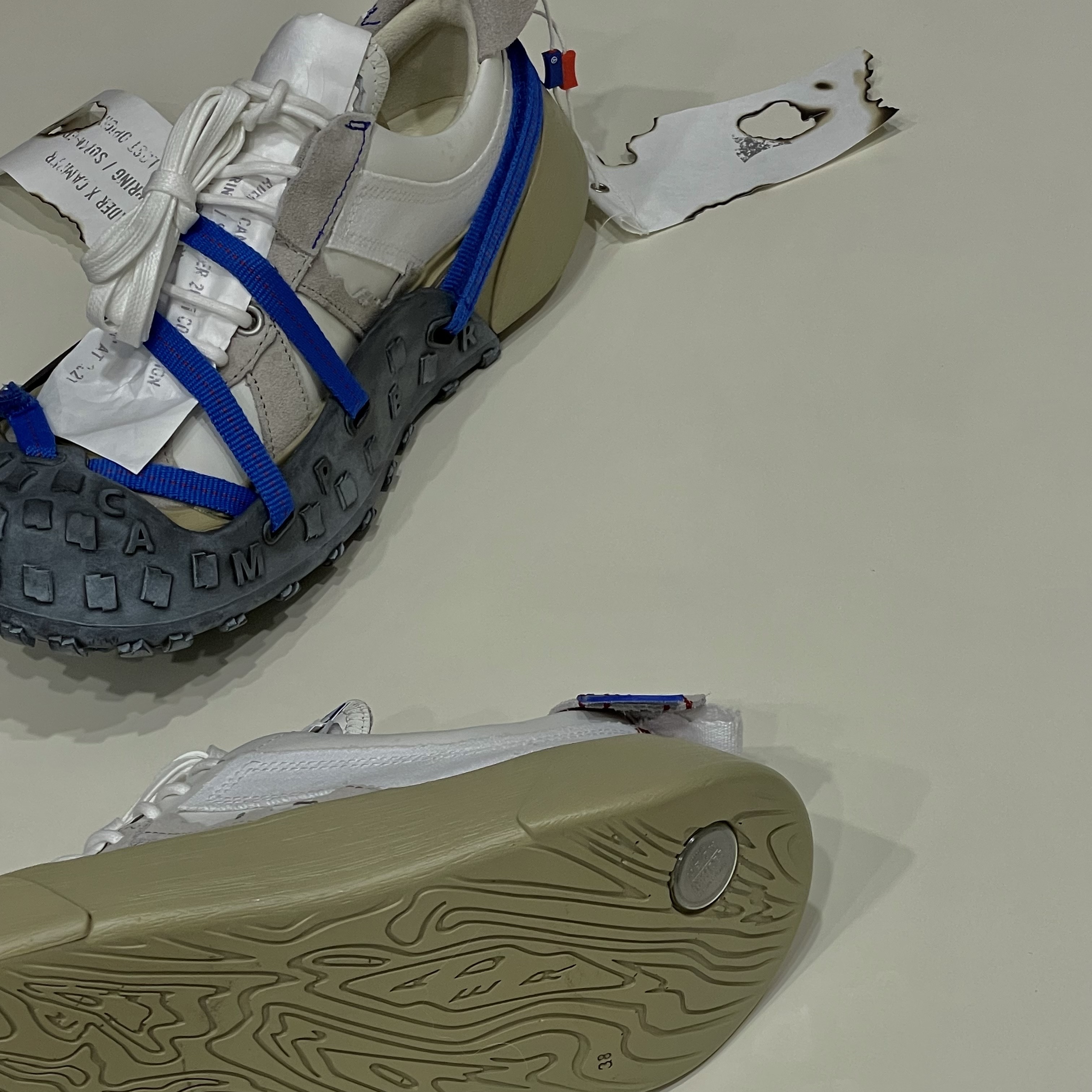 Camper x Ader Error Proto-240-S Cinder German Shoes, Camper x Ader Error Proto-T33-W Dark Grey Shoe Cover 착용 스타일 - 3