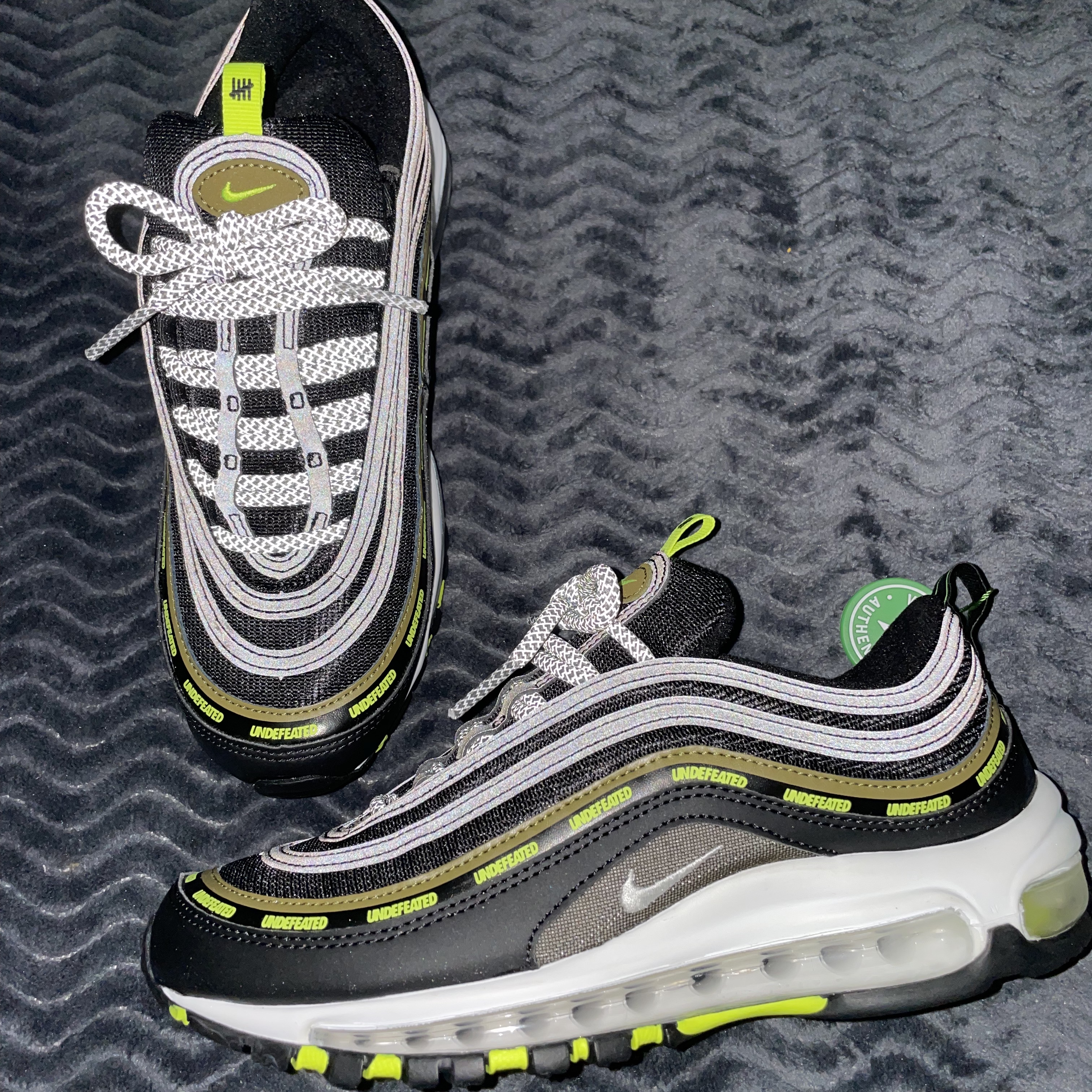 Nike x Undefeated Air Max 97 Black Volt 착용 스타일