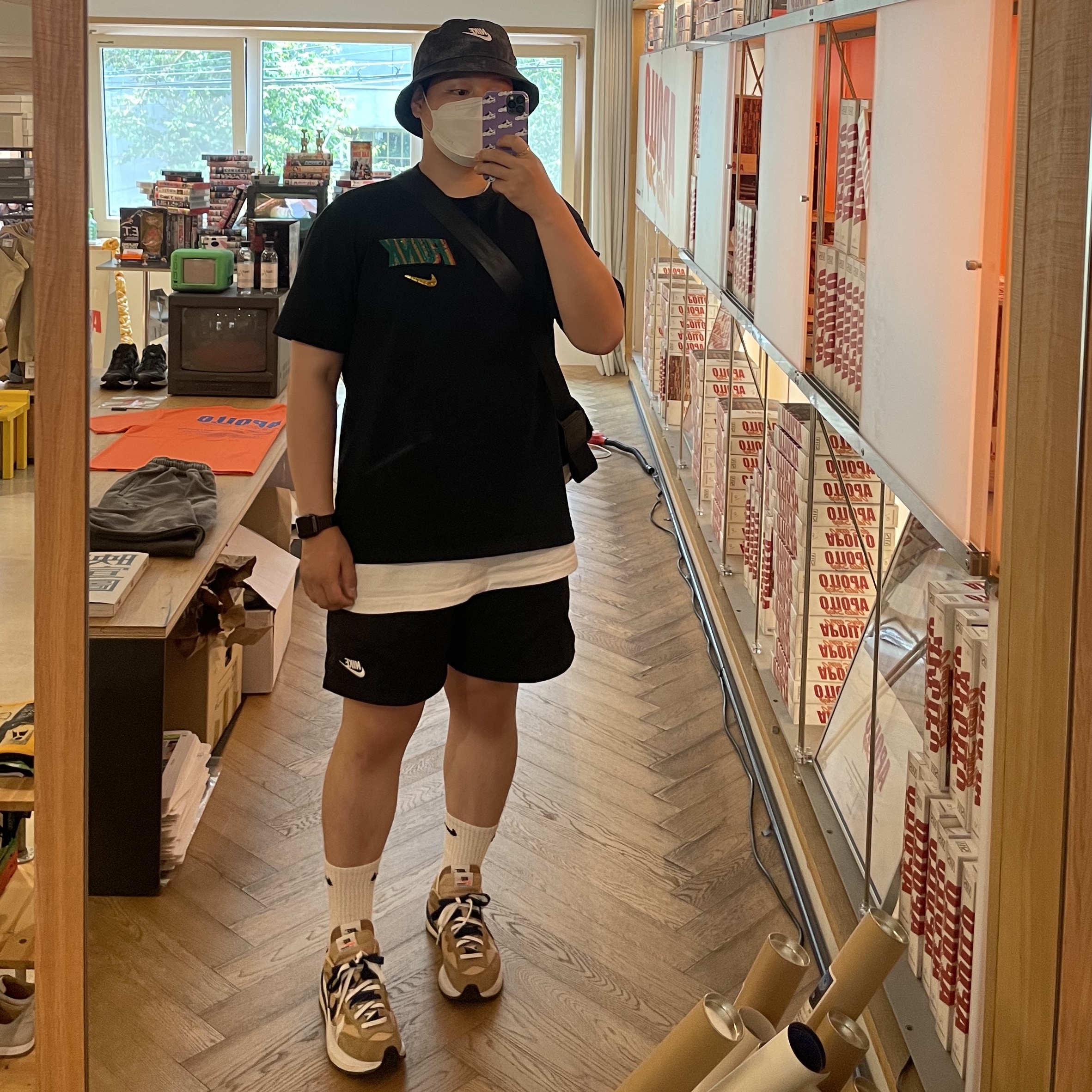Nike Bucket Futura Tie-Dye Black, Nike Rayguns 90 Short Sleeve T-Shirt - Asia 착용 스타일