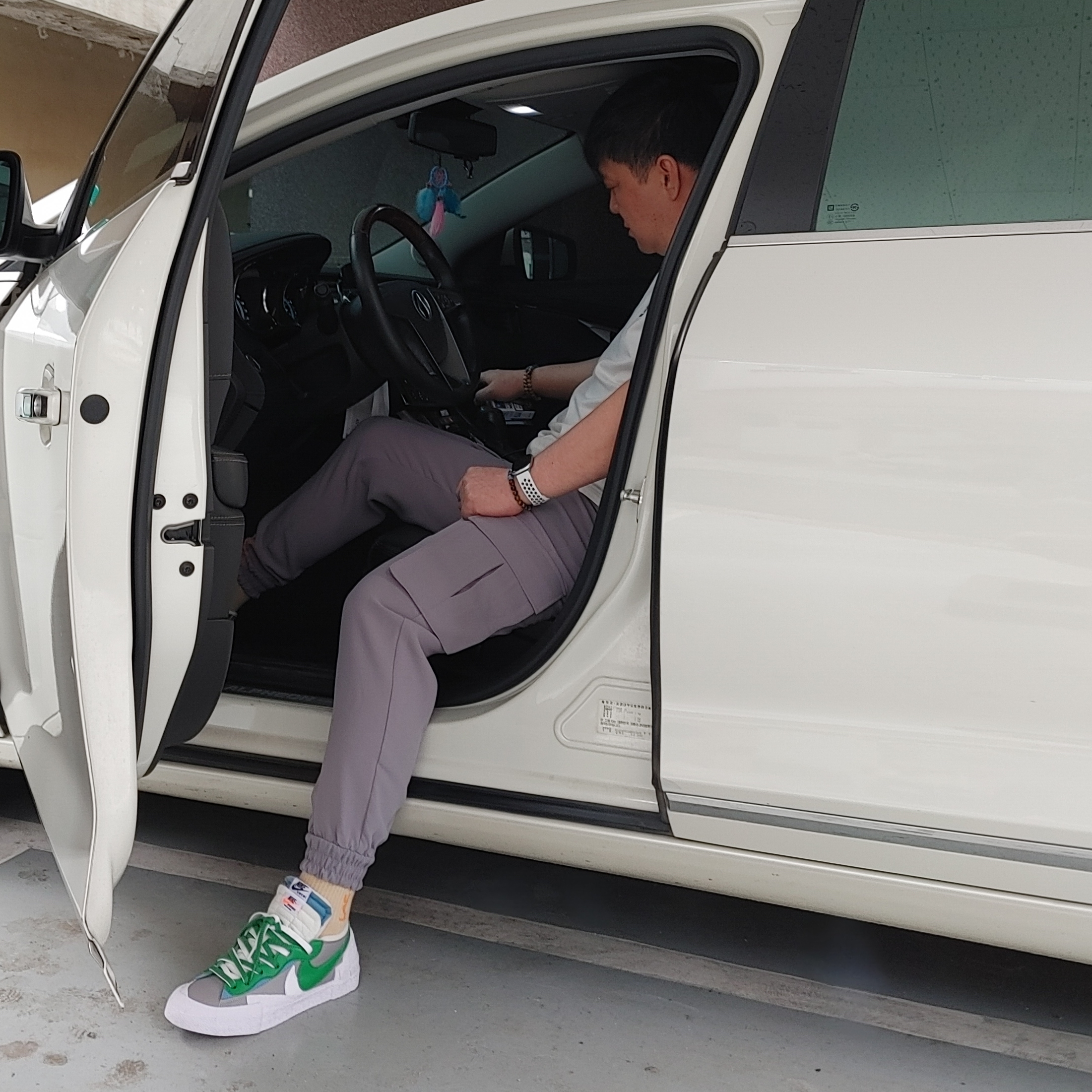Nike x Sacai Blazer Low Classic Green 착용 스타일
