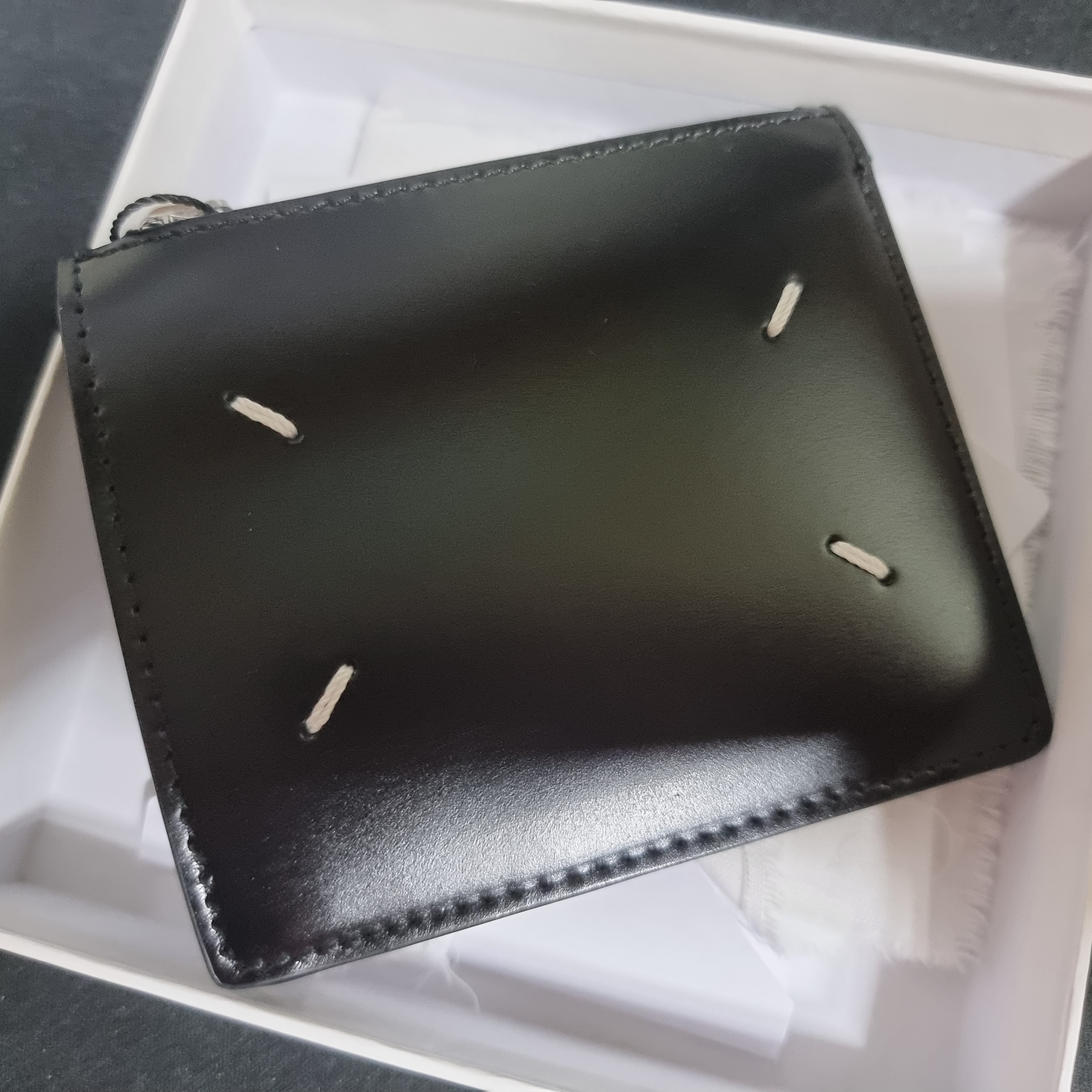Maison Margiela Small Bi-Fold Calfskin Wallet Black 착용 스타일 - 1