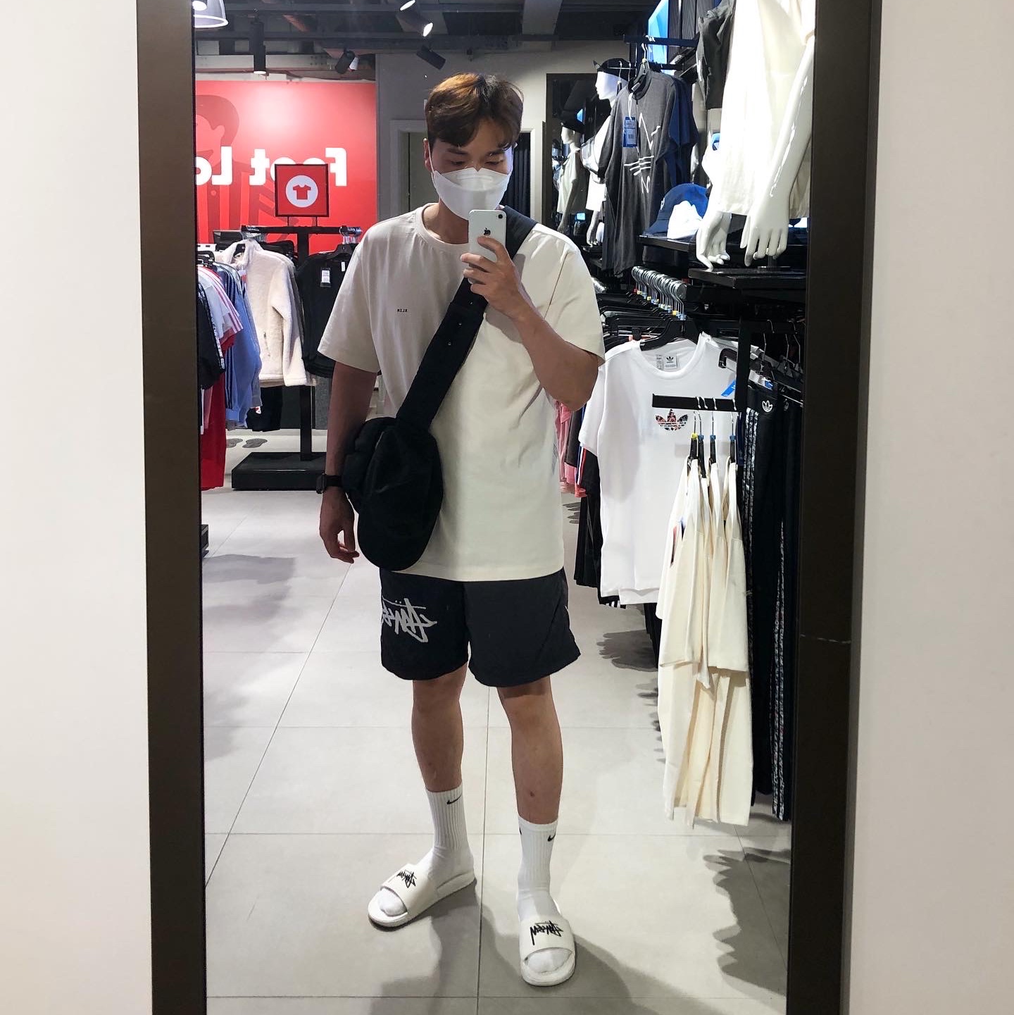 Nike x Stussy Benassi Slide Sail, Nike x Stussy Water Shorts Off Noir 착용 스타일