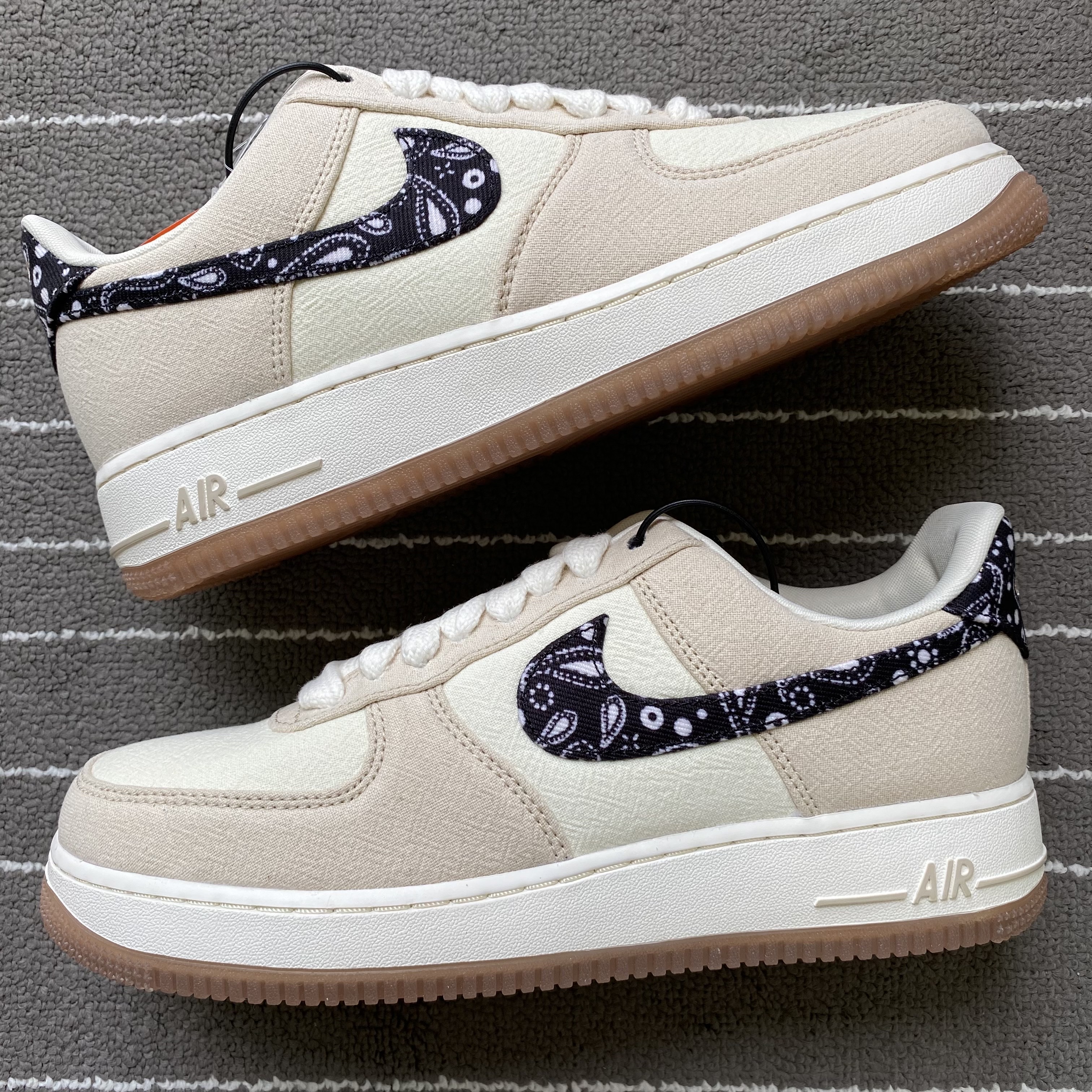 Nike Air Force 1 '07 LV8 Paisley Swoosh 착용 스타일 - 1
