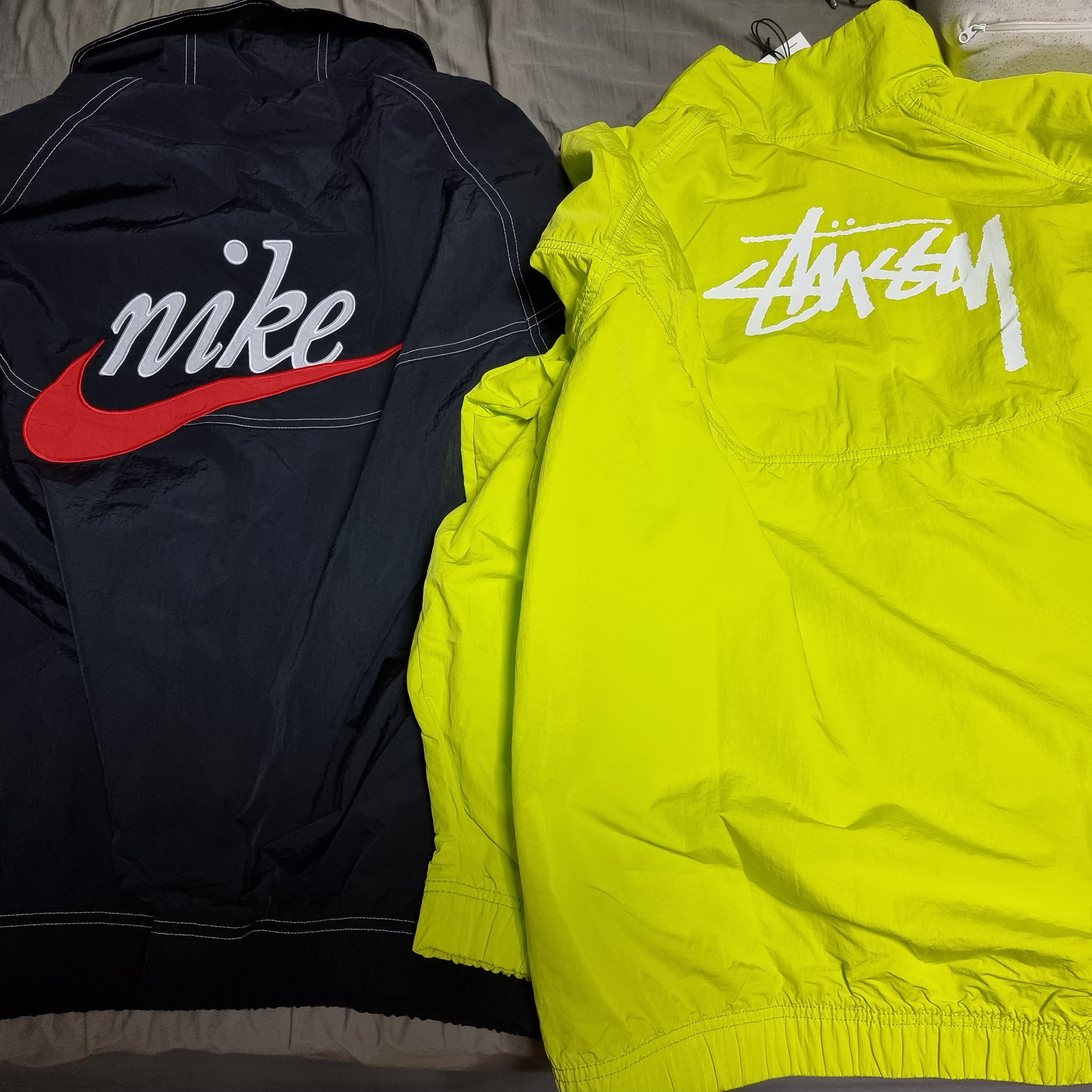 Nike x Stussy Windrunner Jacket Bright Cactus 착용 스타일
