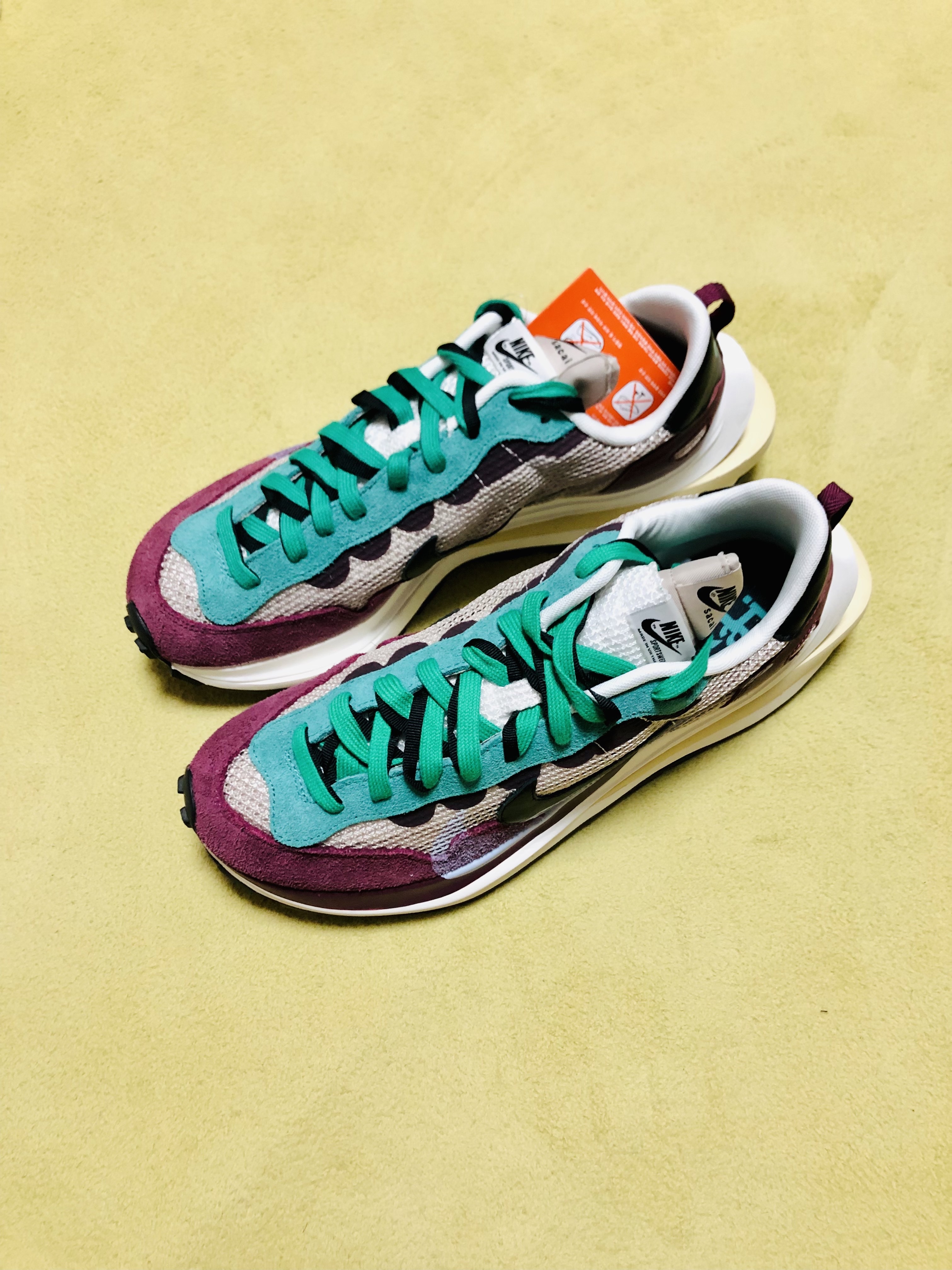 Nike x Sacai VaporWaffle String & Black Villain Red 착용 스타일 - 2