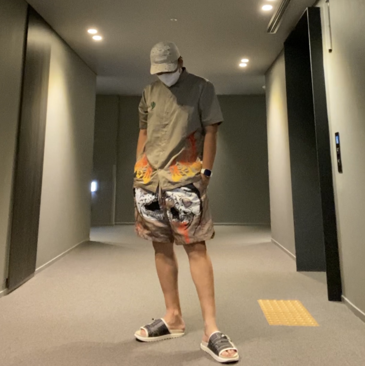 Supreme Bandana Camp Cap Tan - 21SS, Jordan x Travis Scott Pool Shorts - Asia 착용 스타일