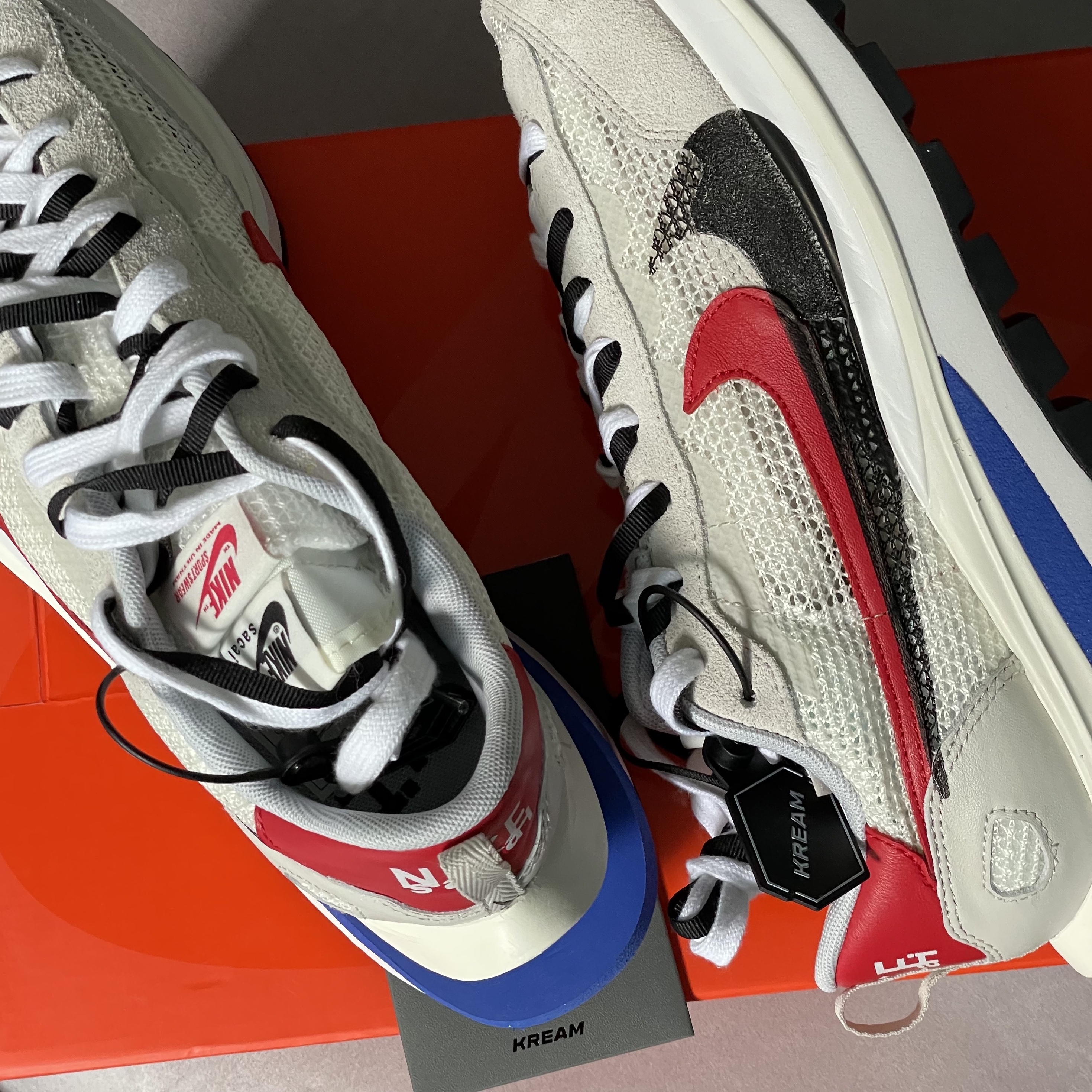 Nike x Sacai VaporWaffle Royal Fuchsia 착용 스타일