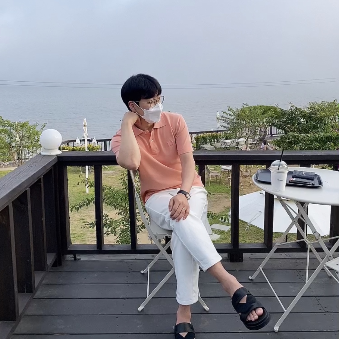 Acne Studios Nash Face Crewneck T-Shirt Blush Pink 착용 스타일
