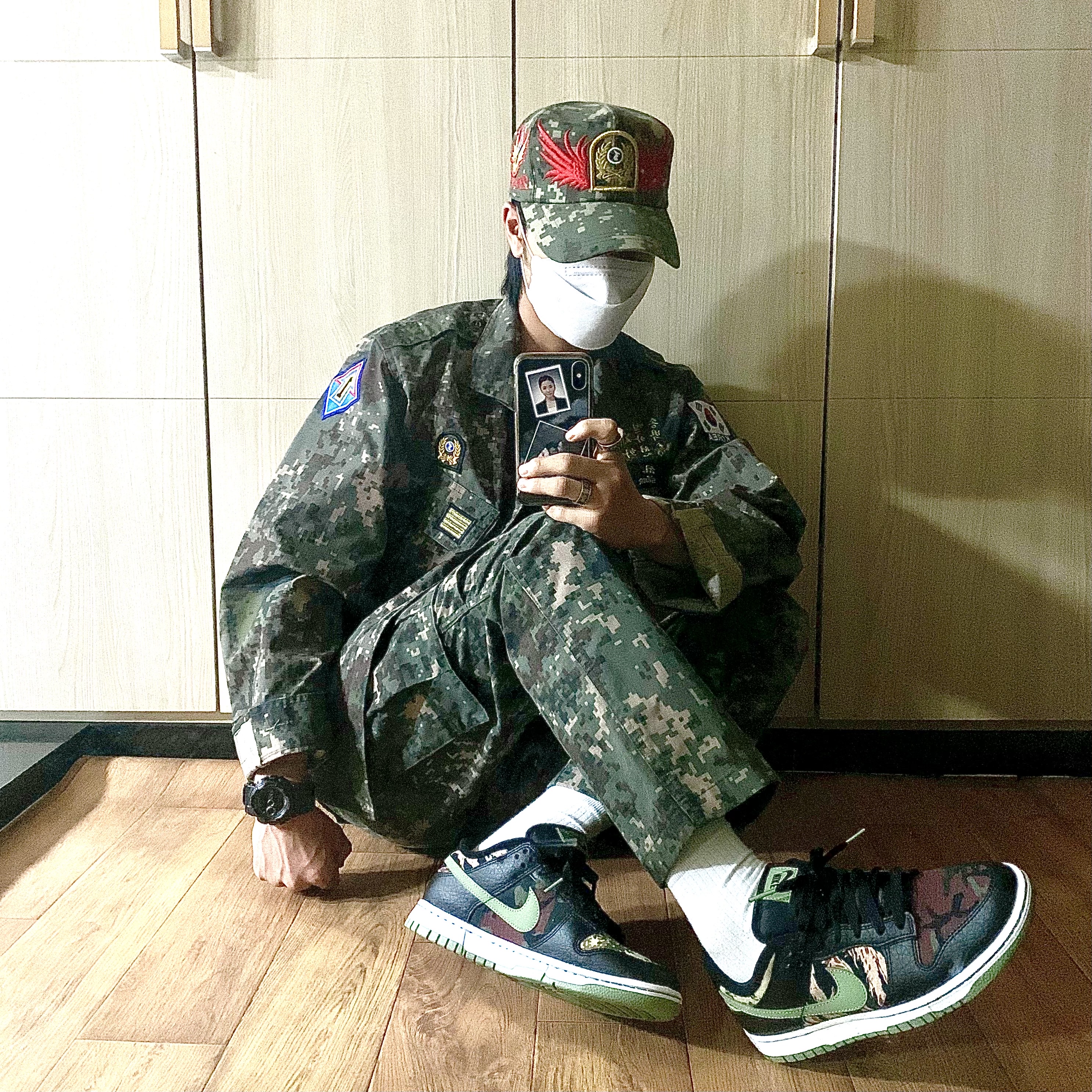 Nike Dunk Low SE Black Multi Camo 착용 스타일